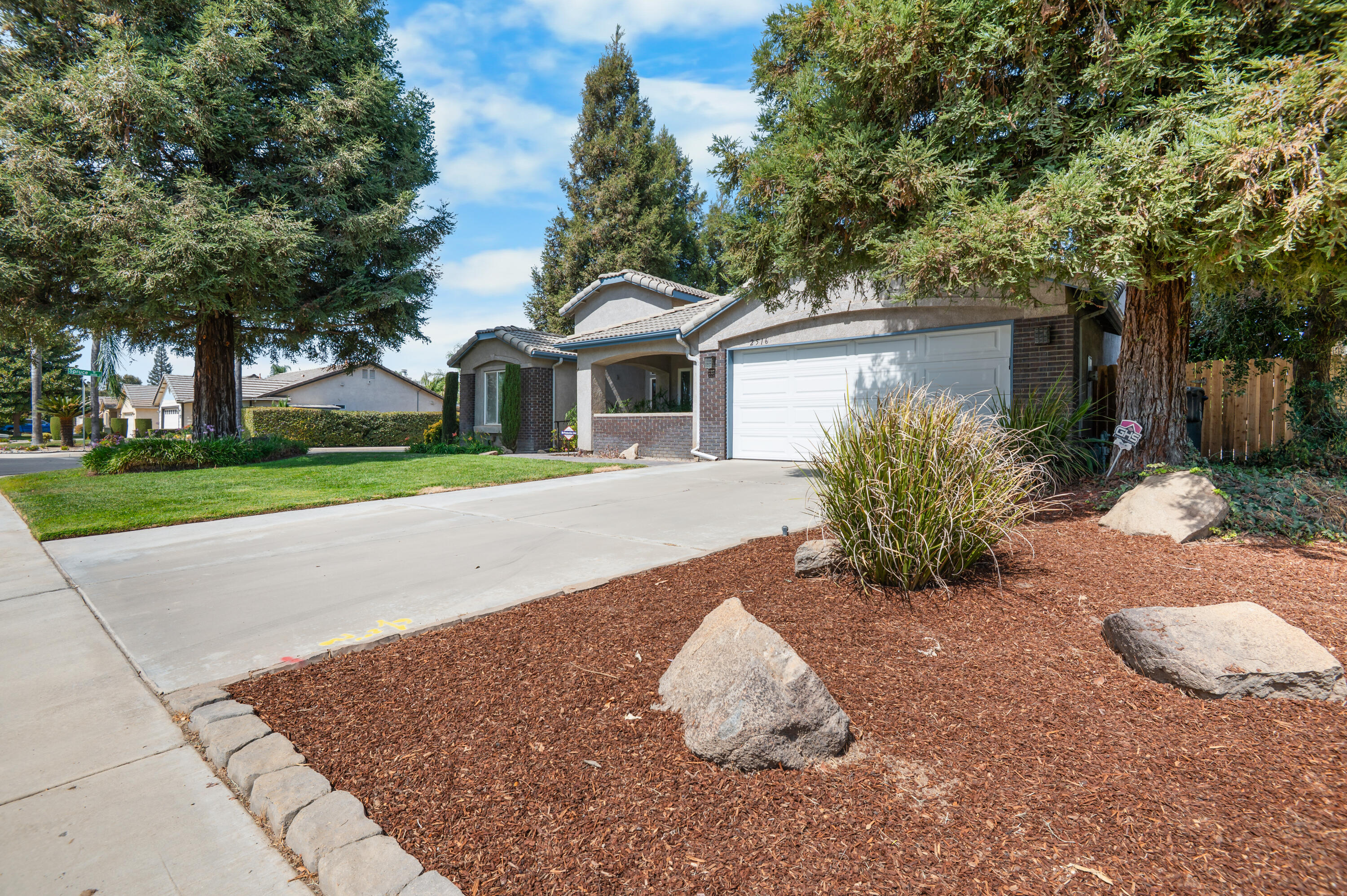2516 E Cherry Ave, Visalia, CA 93292