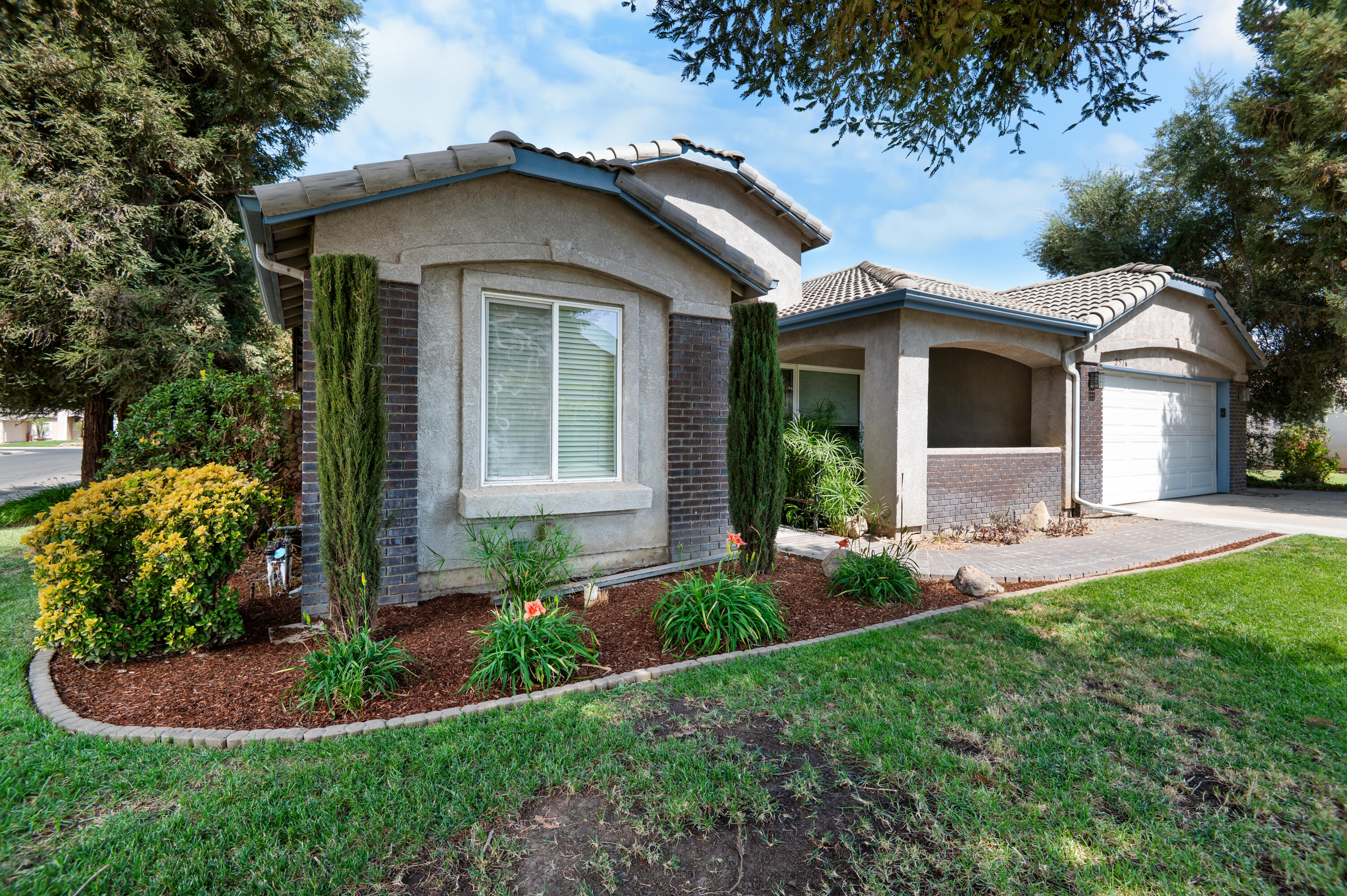 2516 E Cherry Ave, Visalia, CA 93292