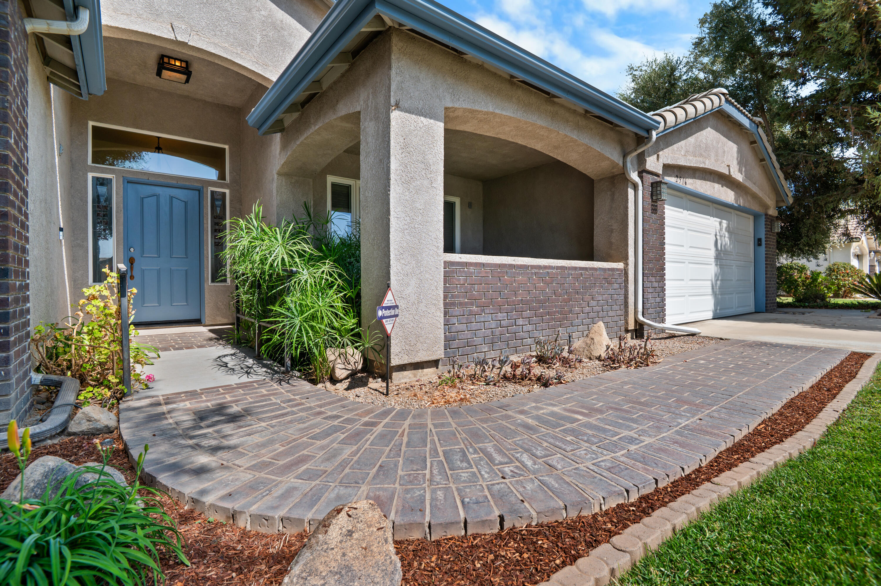 2516 E Cherry Ave, Visalia, CA 93292