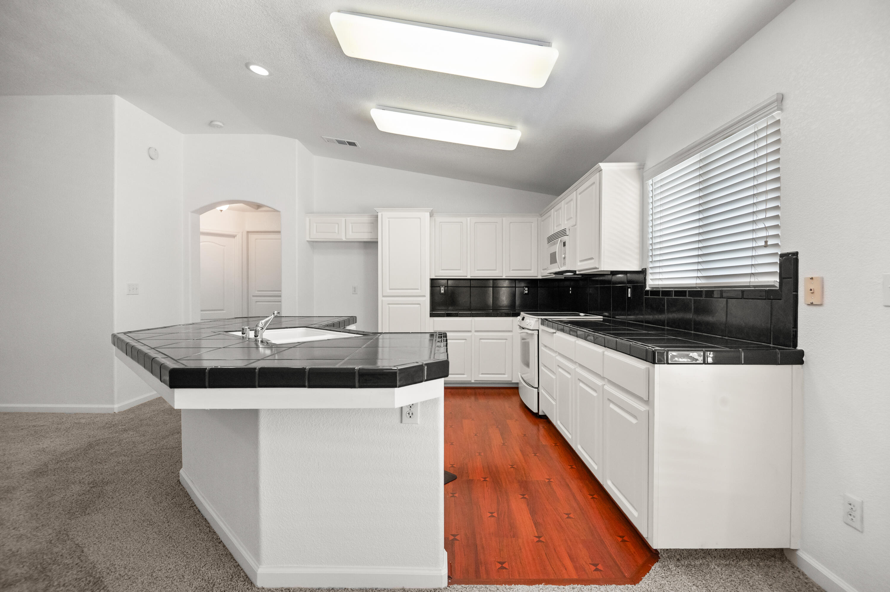 2516 E Cherry Ave, Visalia, CA 93292