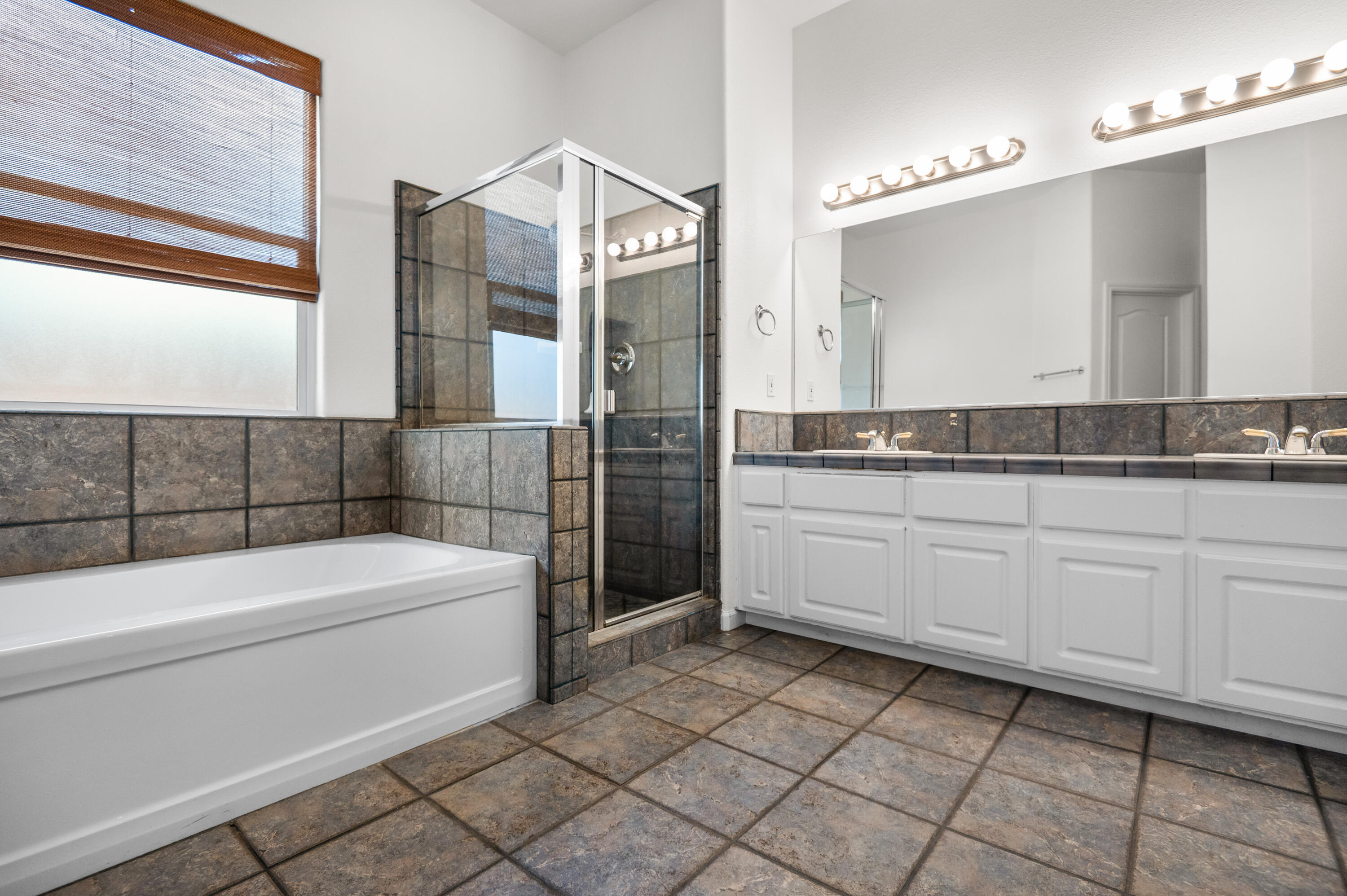 2516 E Cherry Ave, Visalia, CA 93292