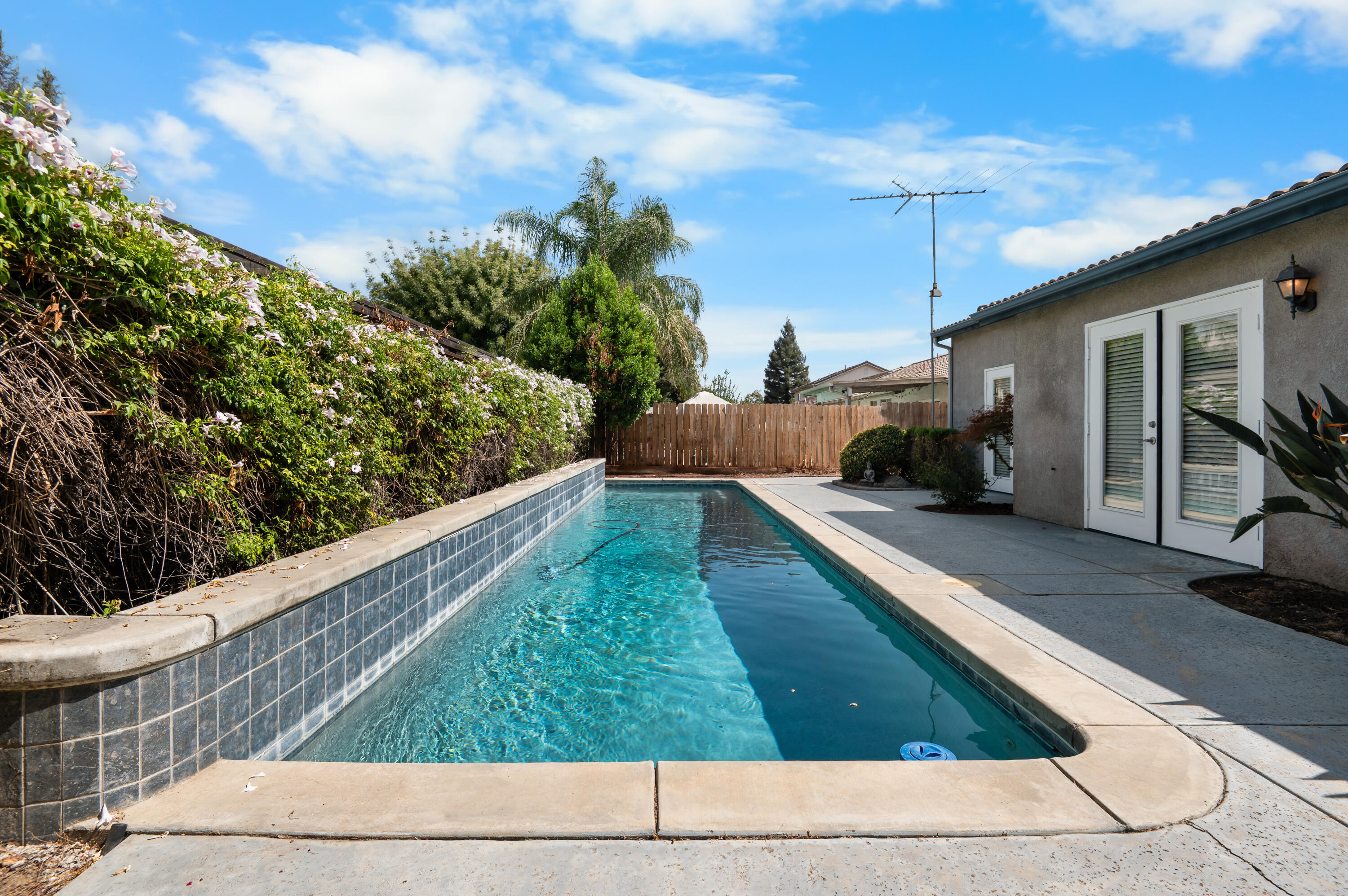 2516 E Cherry Ave, Visalia, CA 93292