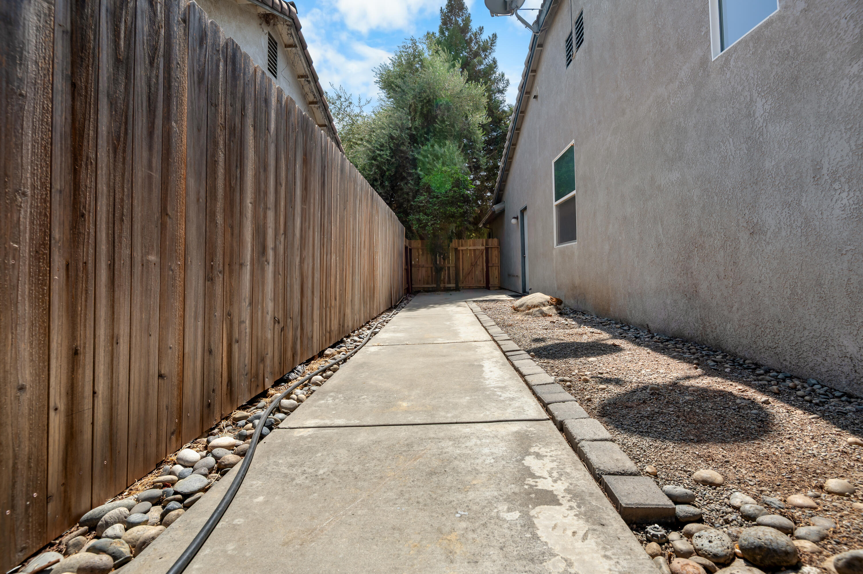 2516 E Cherry Ave, Visalia, CA 93292