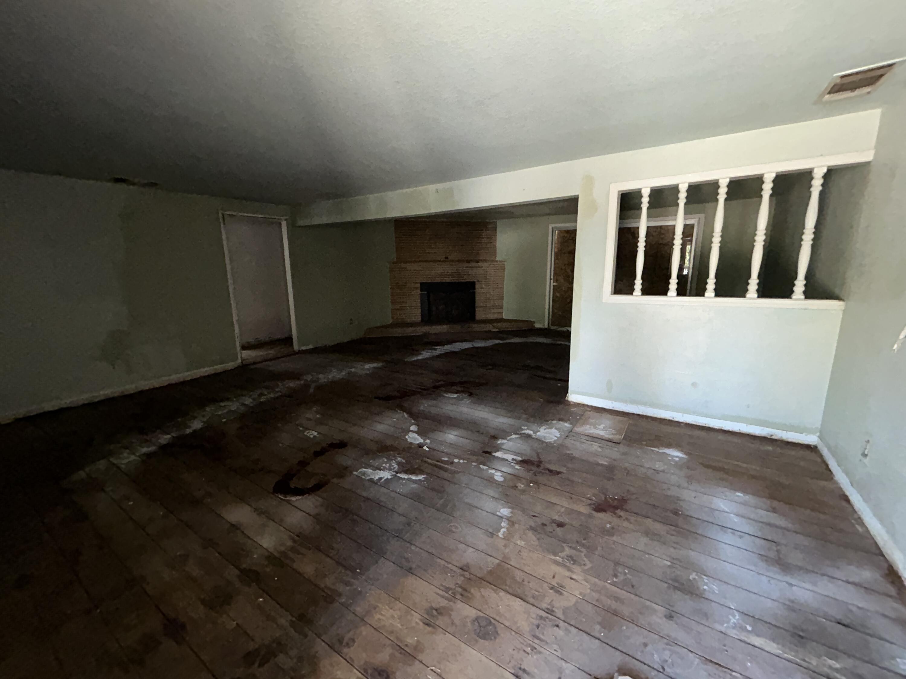 261 11th St, Orange Cove, CA 93646