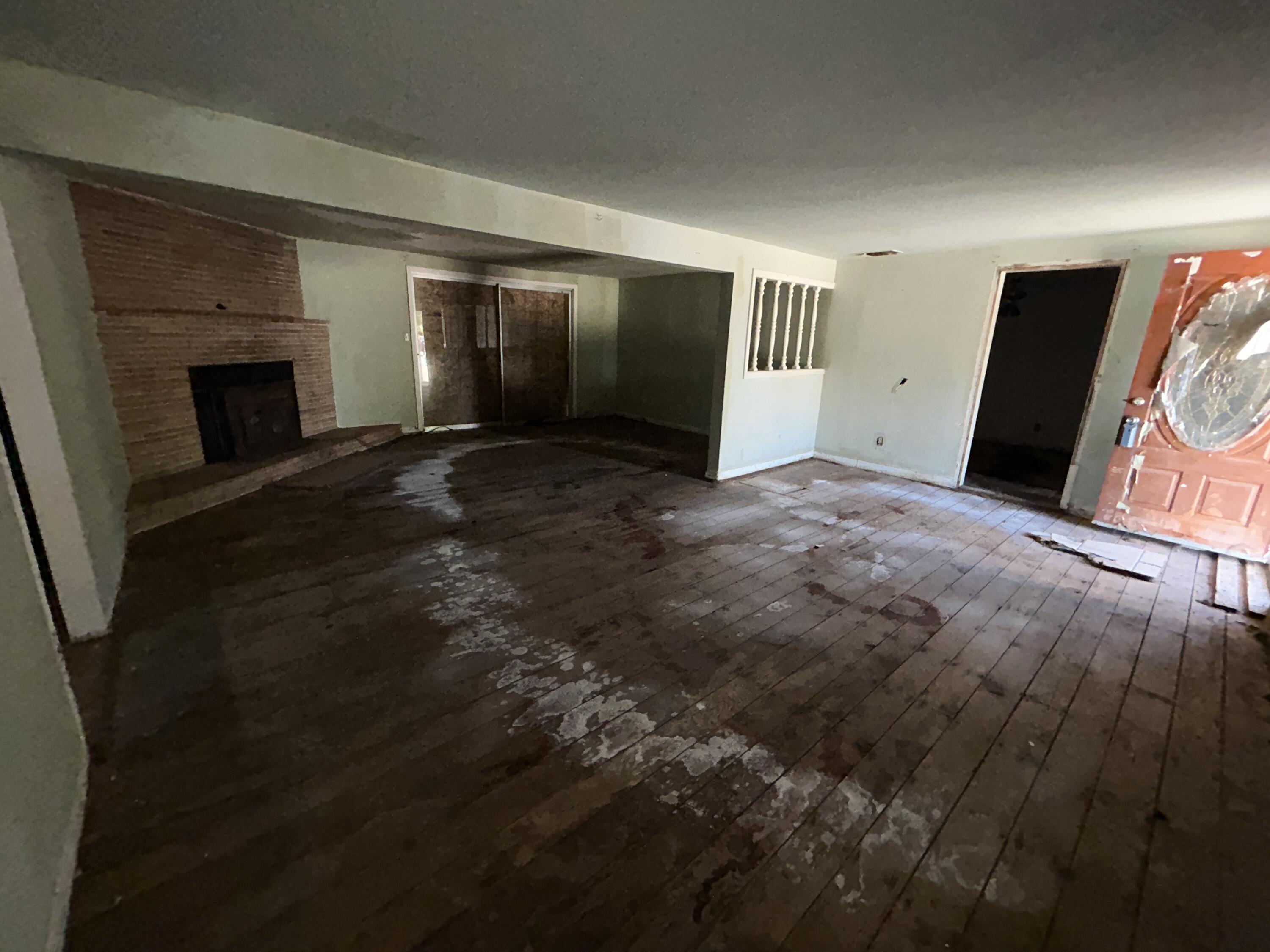 261 11th St, Orange Cove, CA 93646