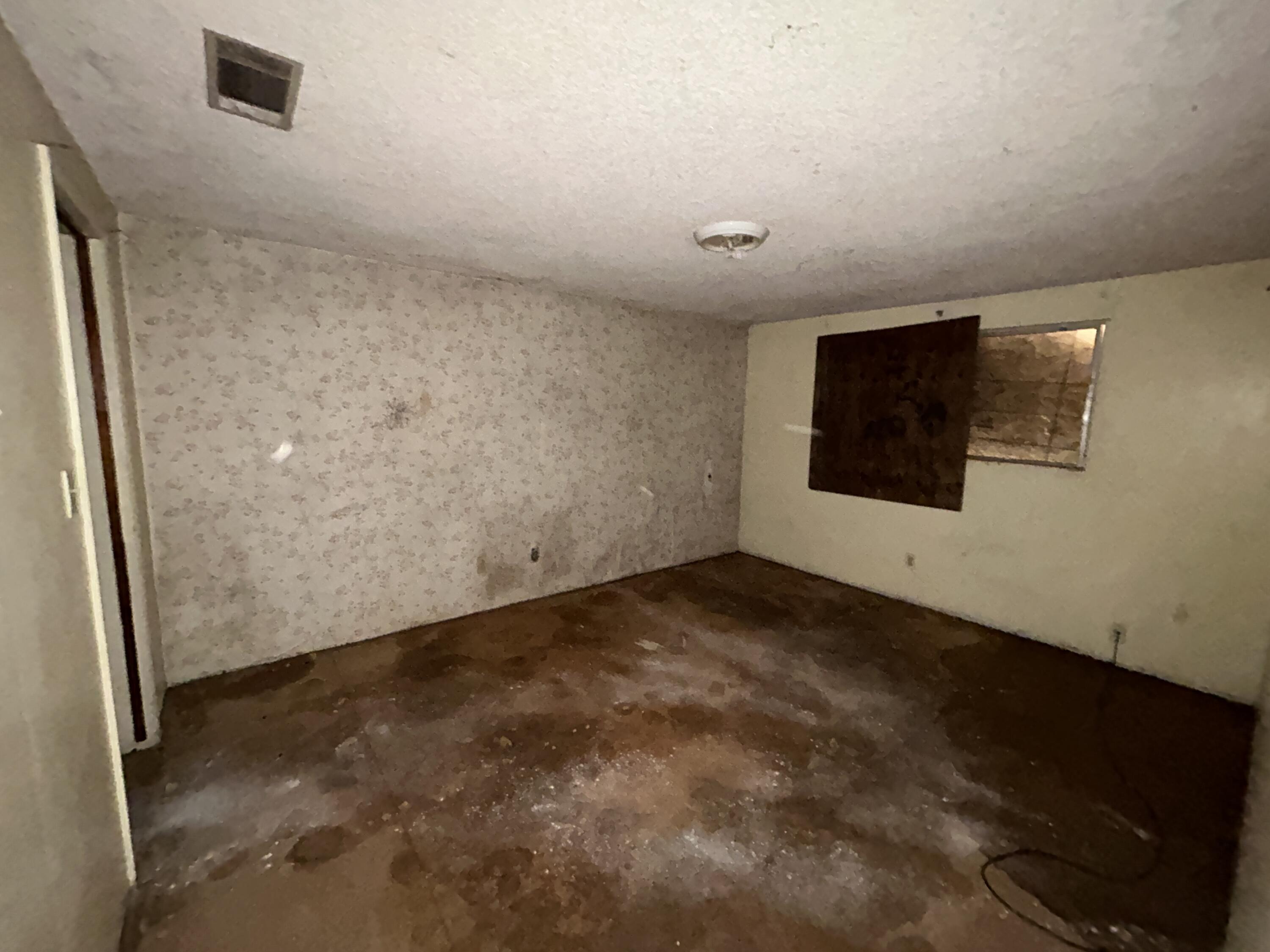261 11th St, Orange Cove, CA 93646