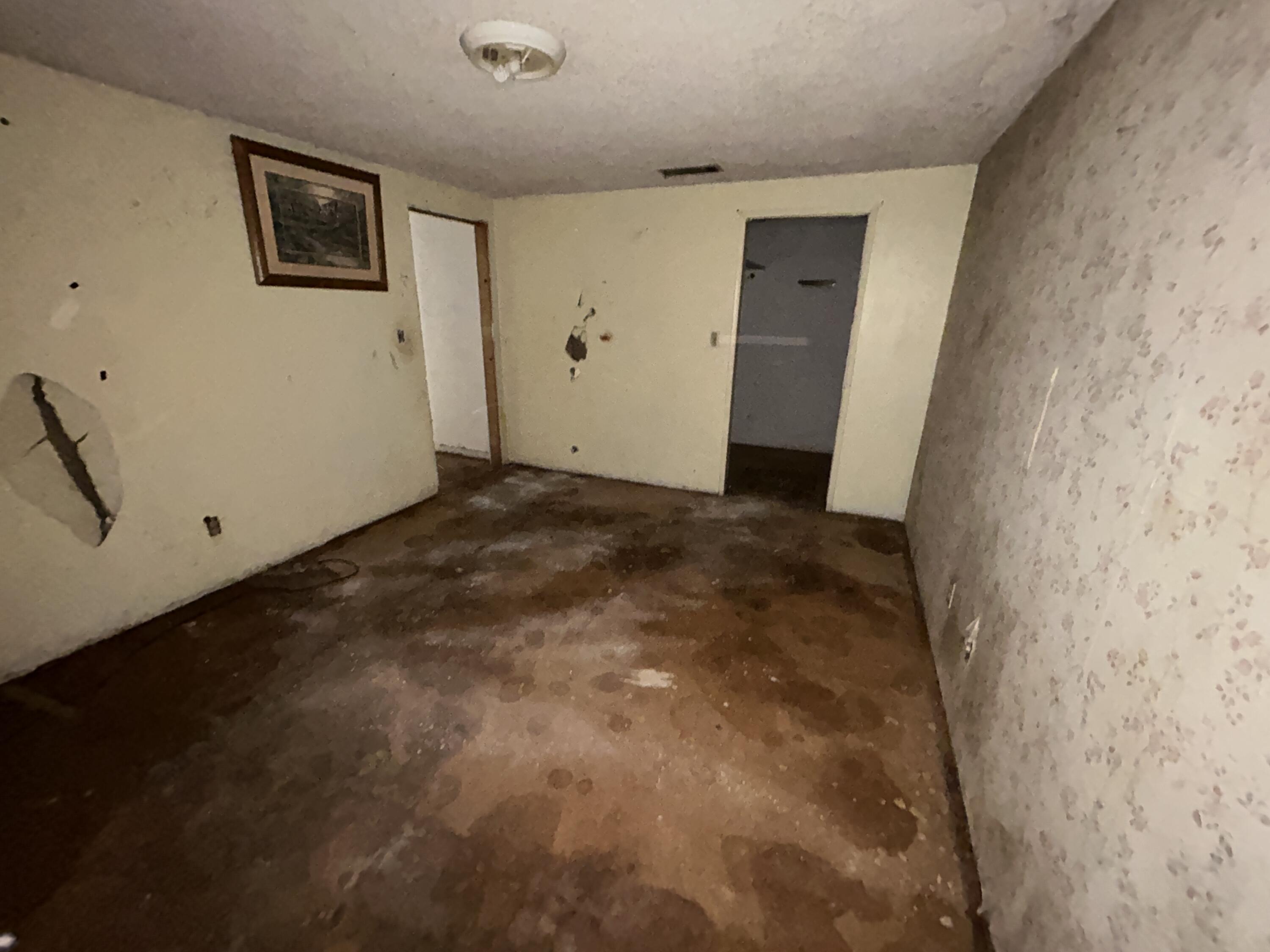 261 11th St, Orange Cove, CA 93646