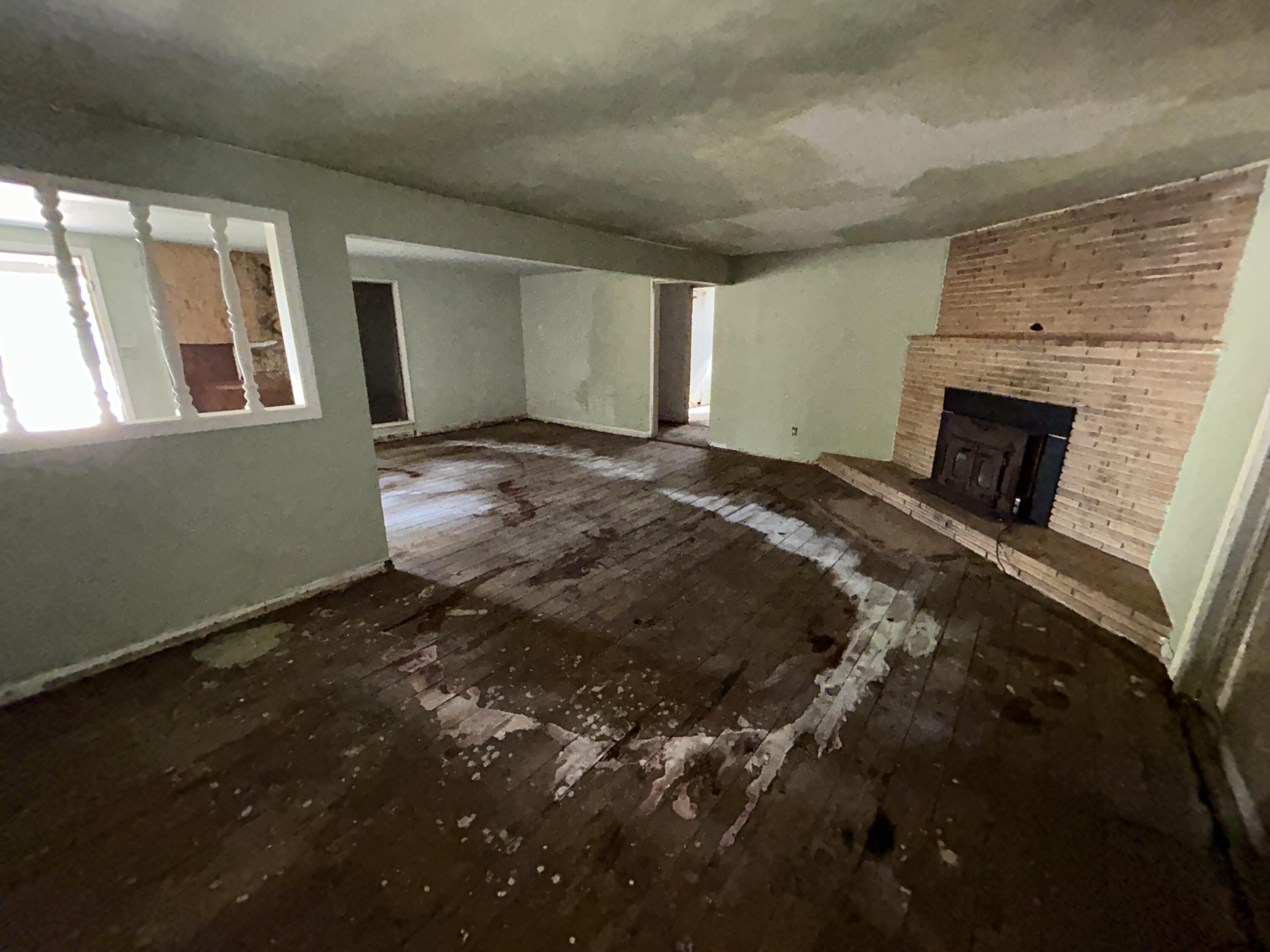 261 11th St, Orange Cove, CA 93646