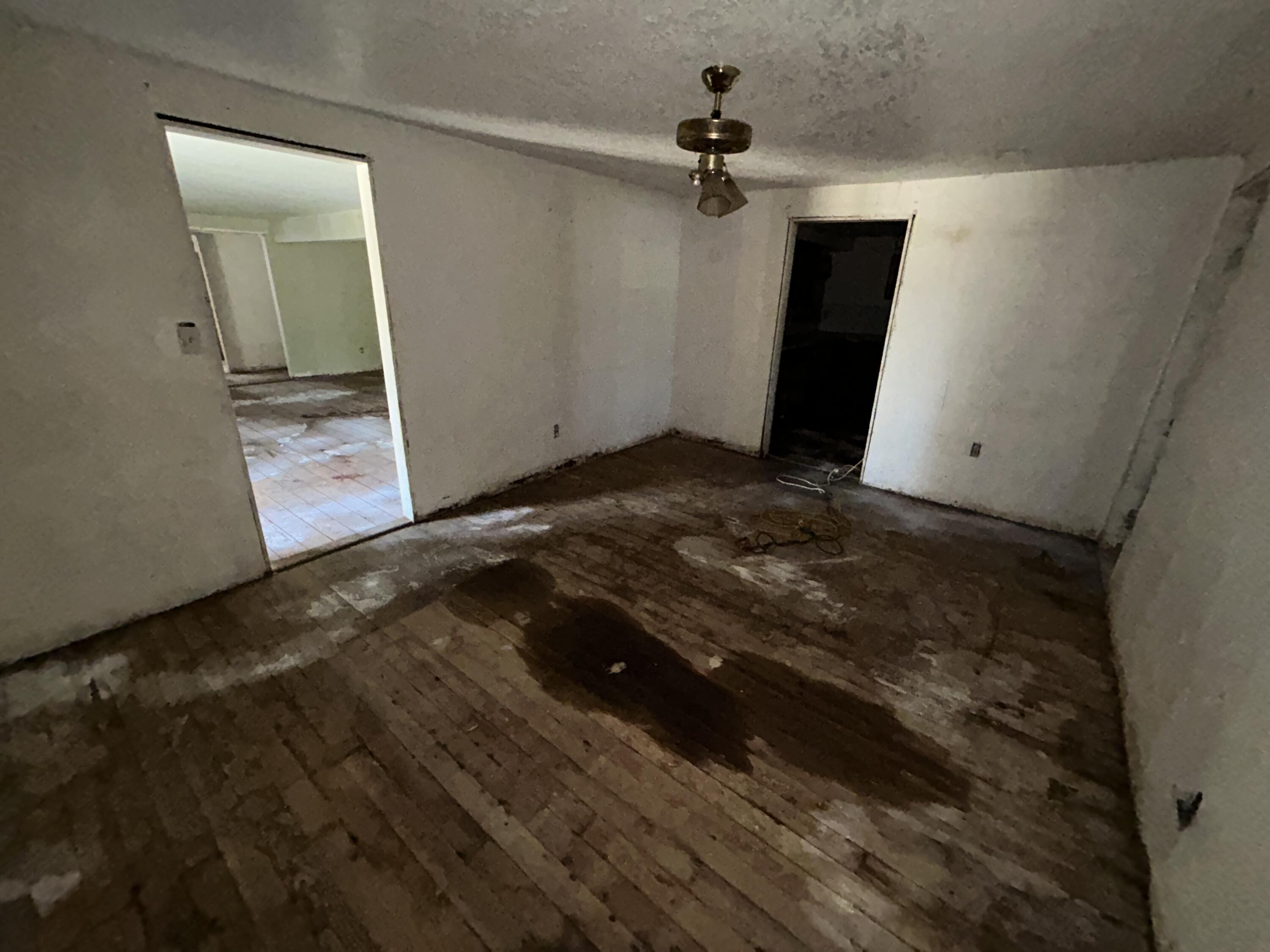 261 11th St, Orange Cove, CA 93646