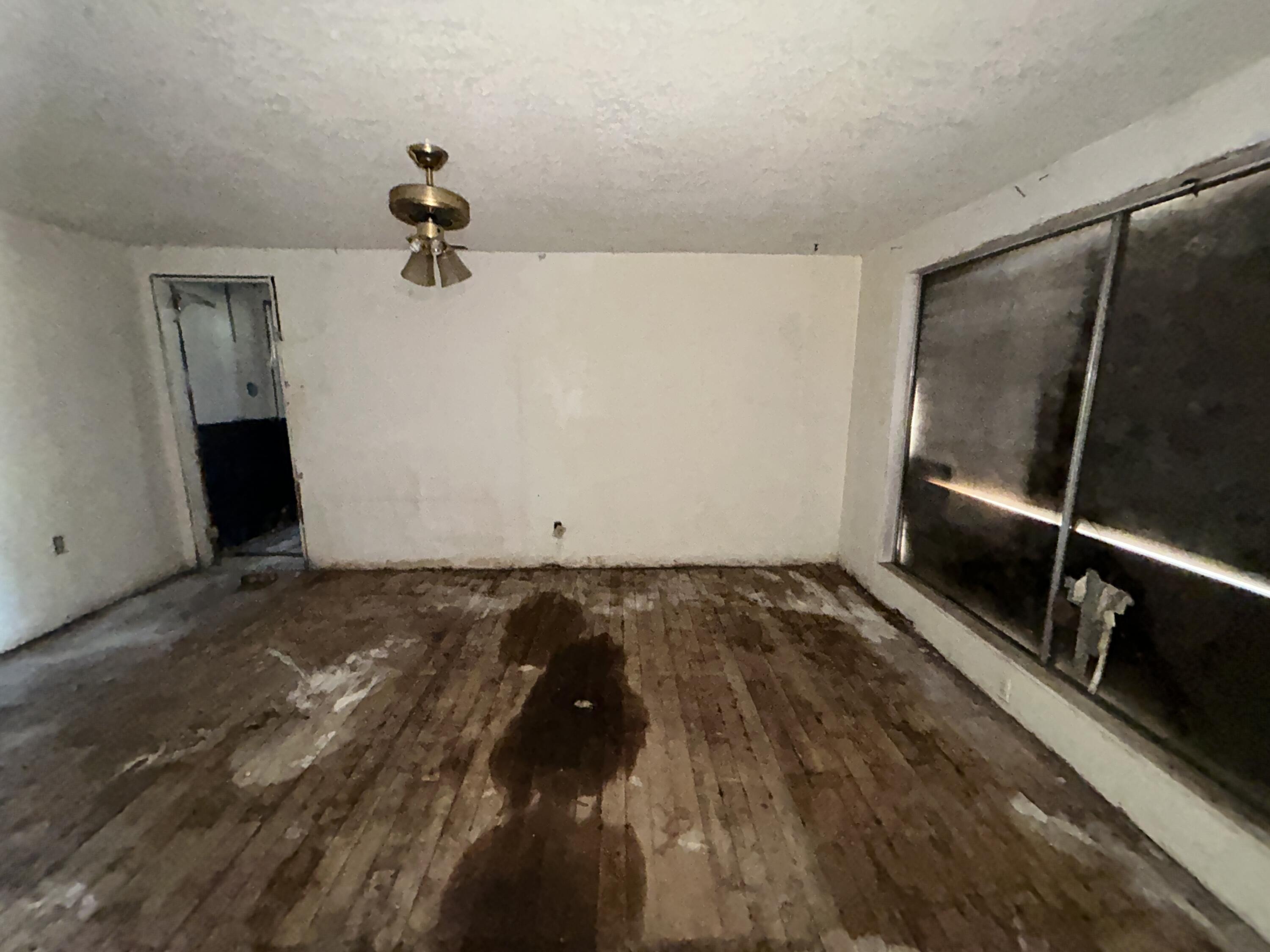 261 11th St, Orange Cove, CA 93646