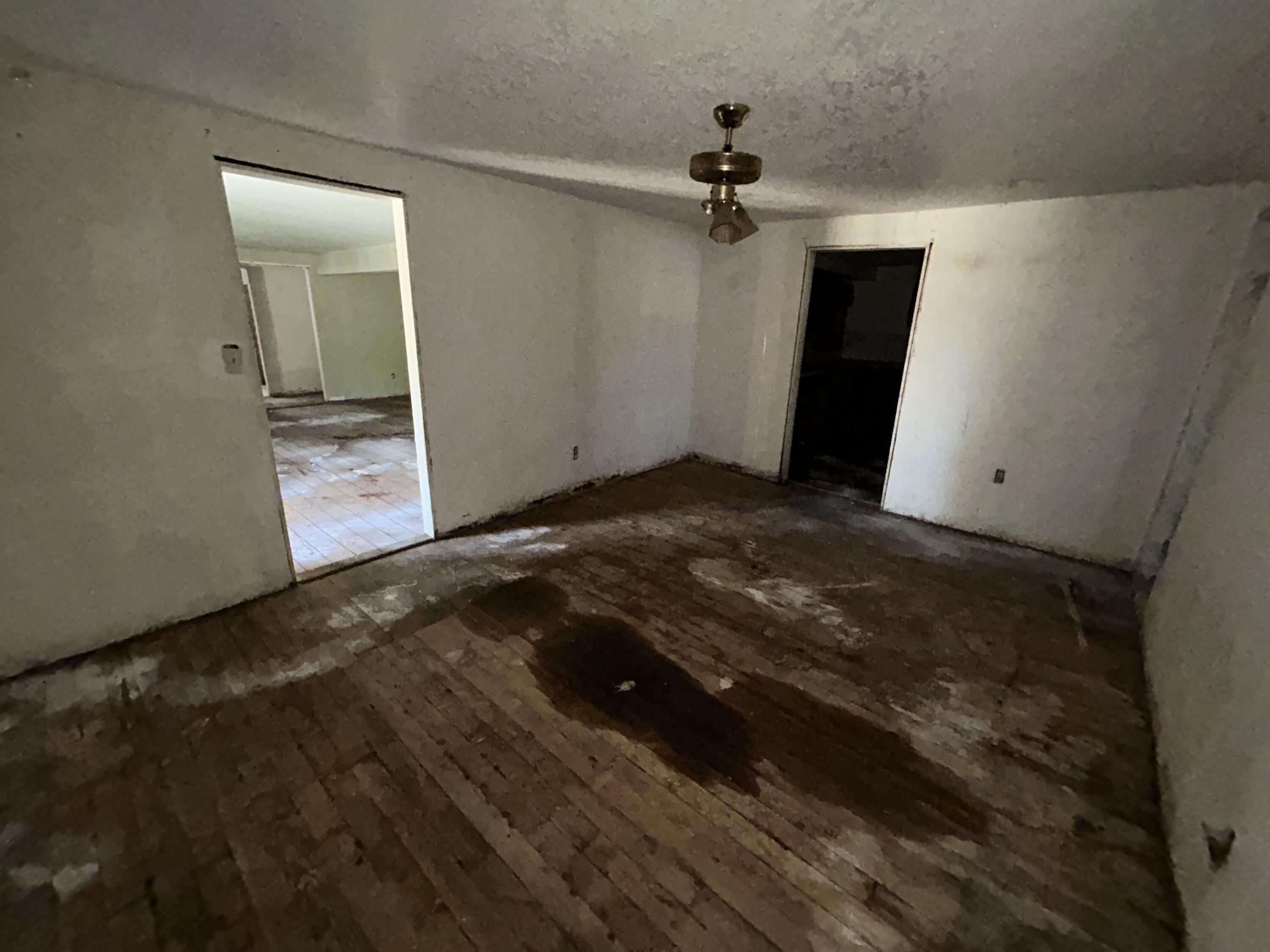 261 11th St, Orange Cove, CA 93646