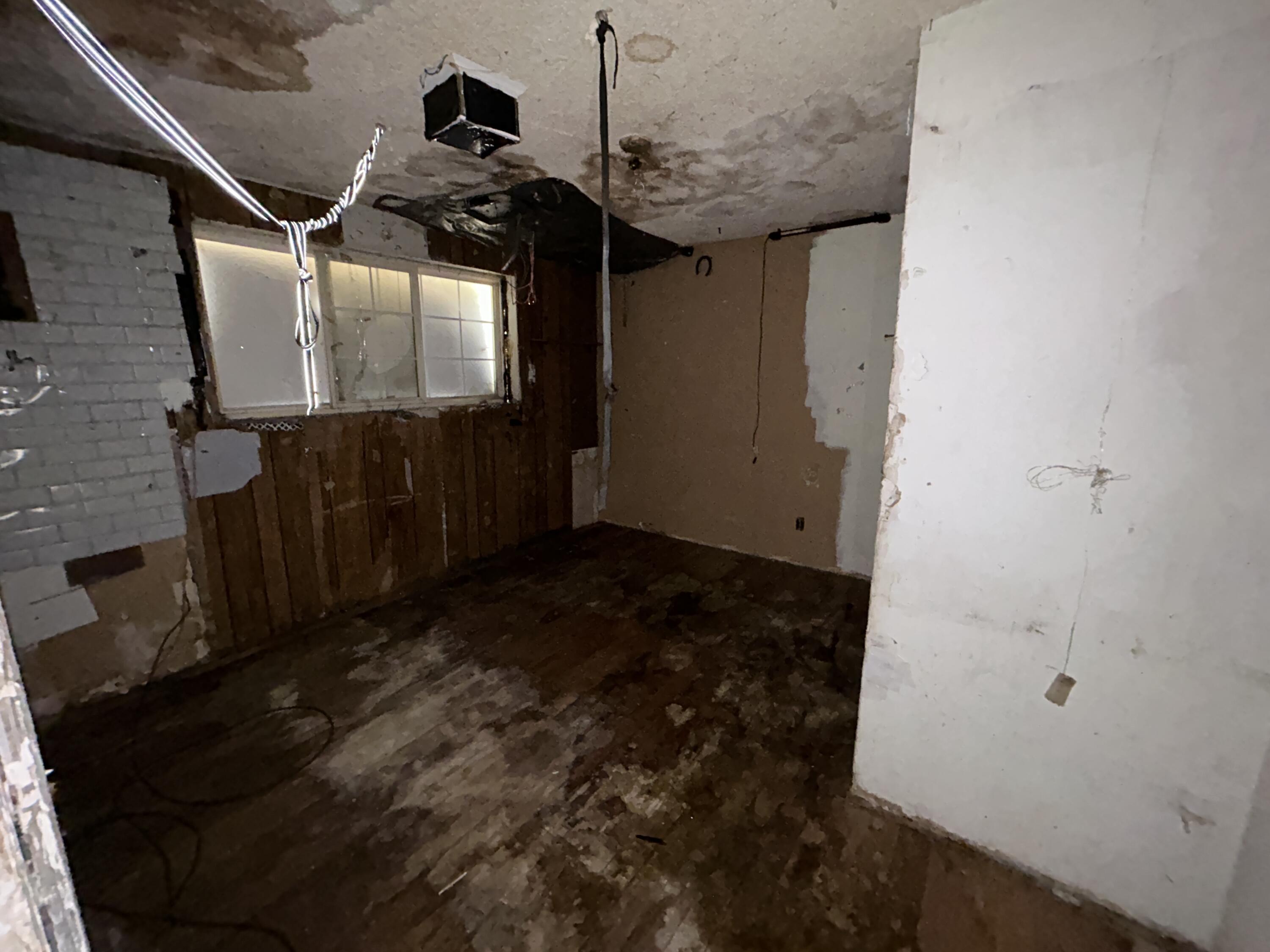 261 11th St, Orange Cove, CA 93646