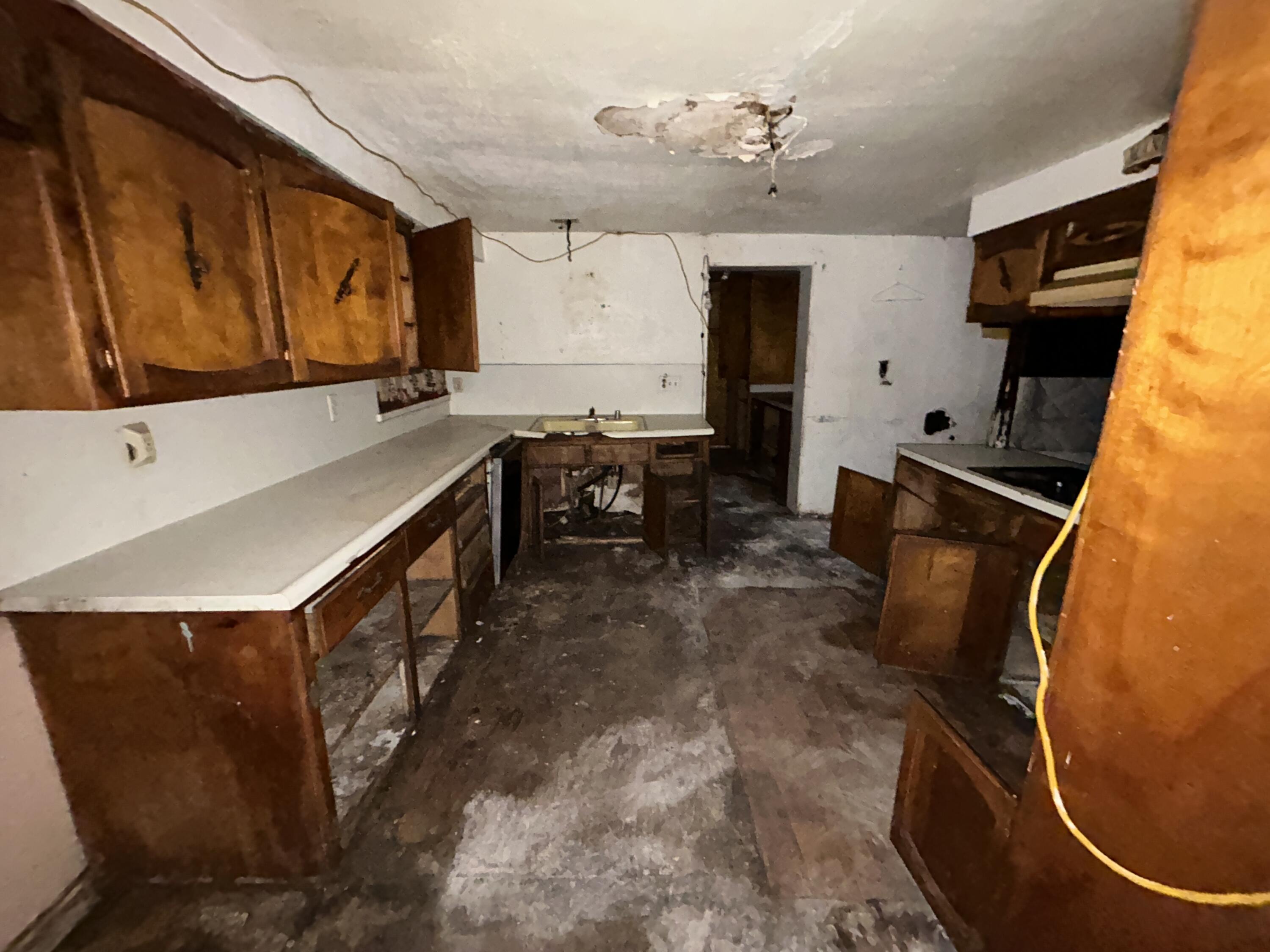 261 11th St, Orange Cove, CA 93646