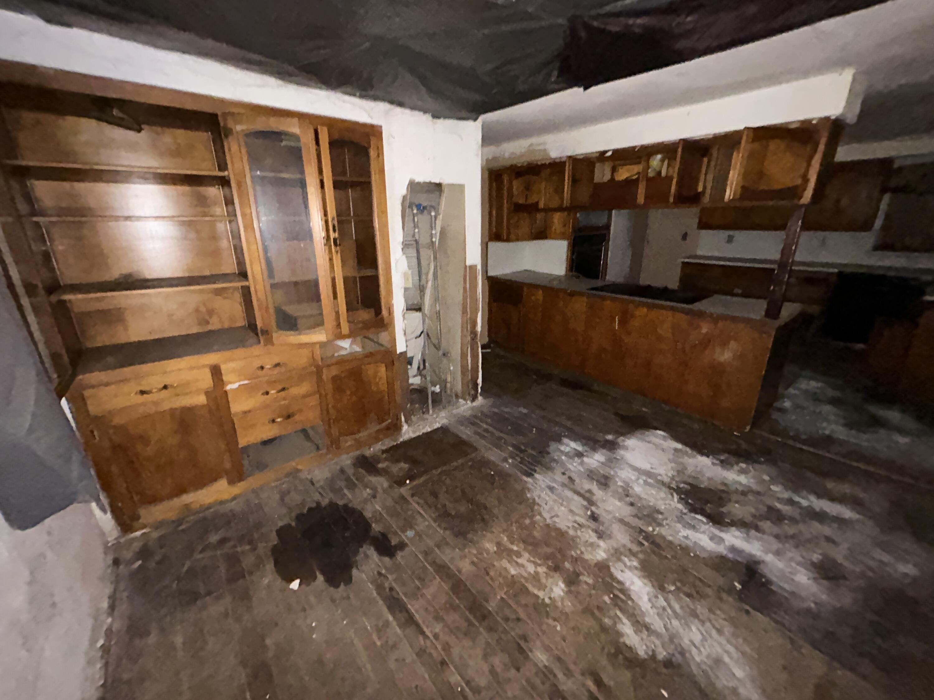 261 11th St, Orange Cove, CA 93646