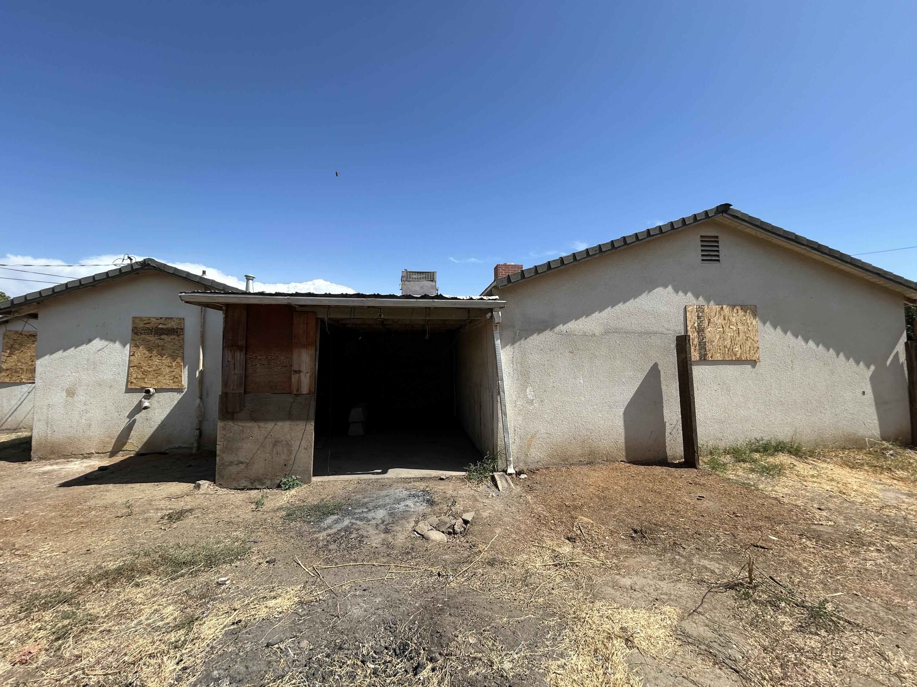 261 11th St, Orange Cove, CA 93646