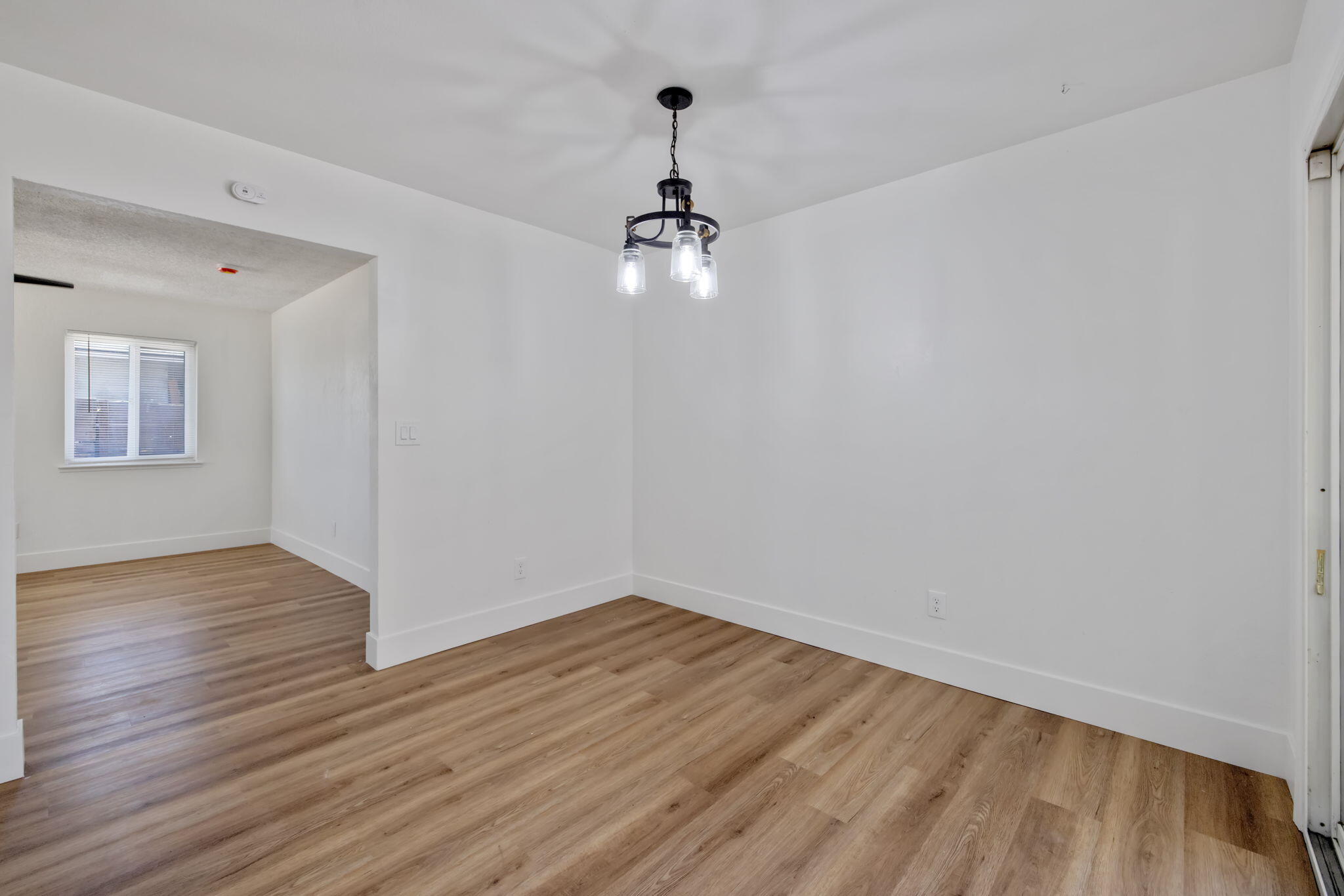 587 Sunset St, Kingsburg, CA 93631