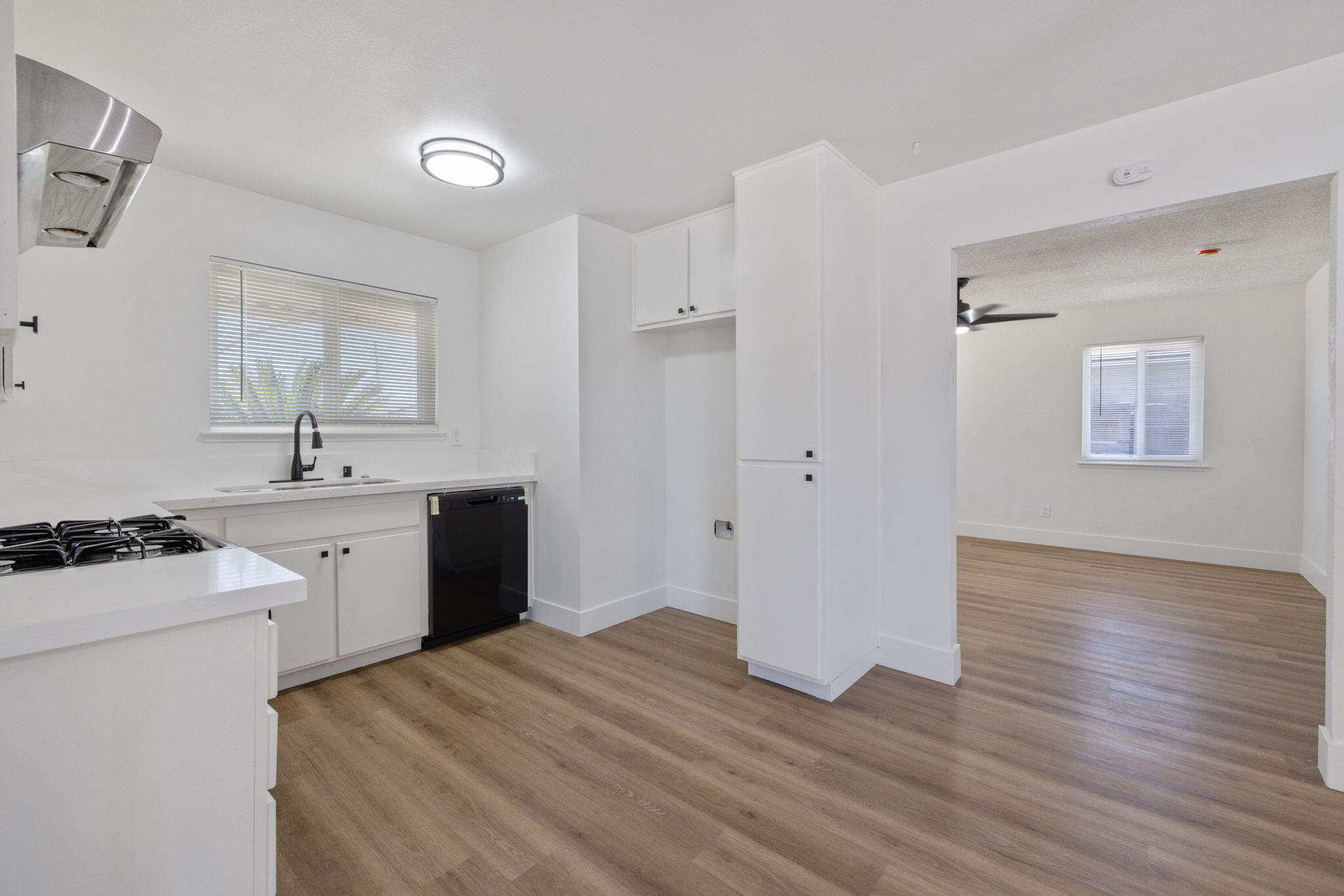 587 Sunset St, Kingsburg, CA 93631