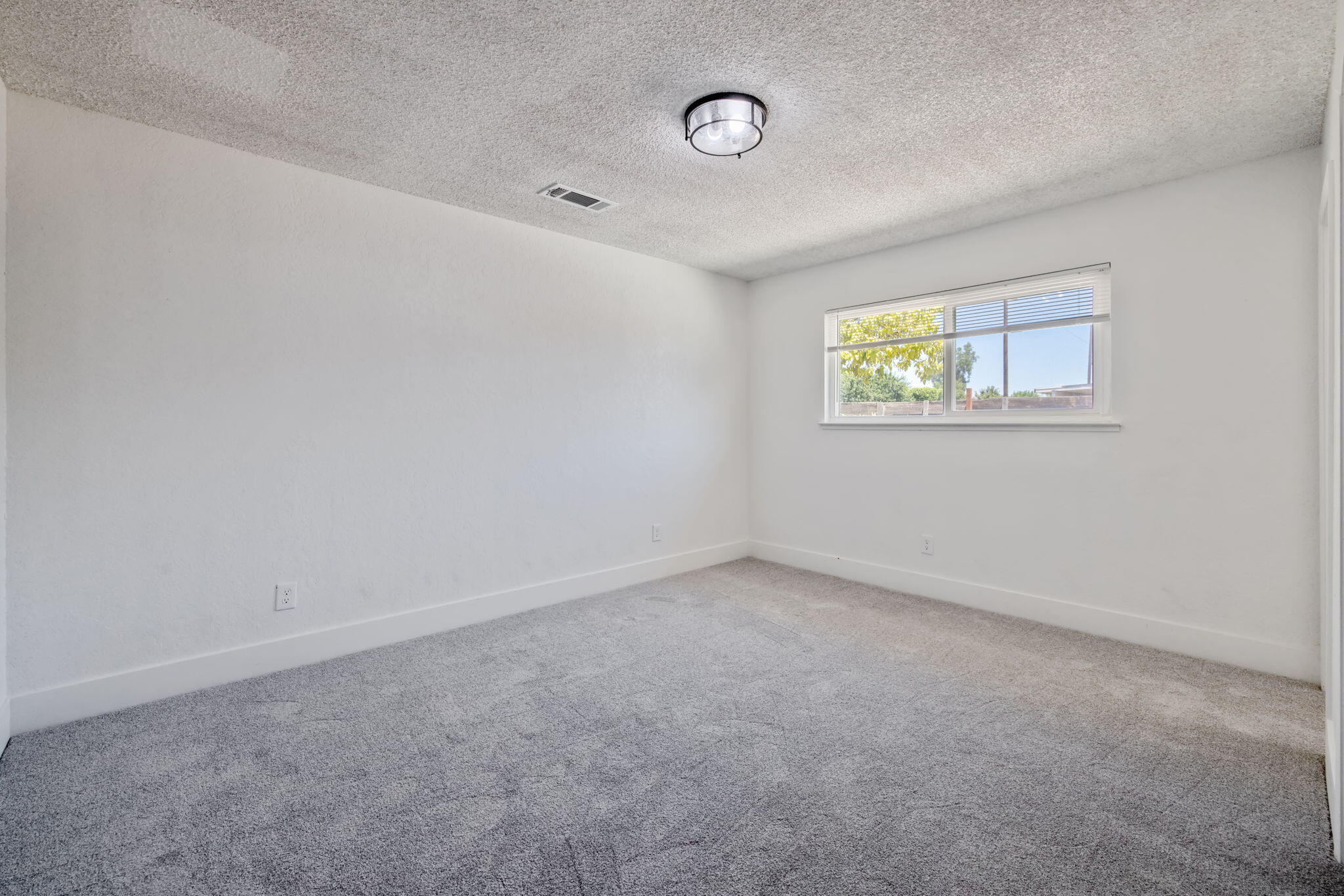 587 Sunset St, Kingsburg, CA 93631