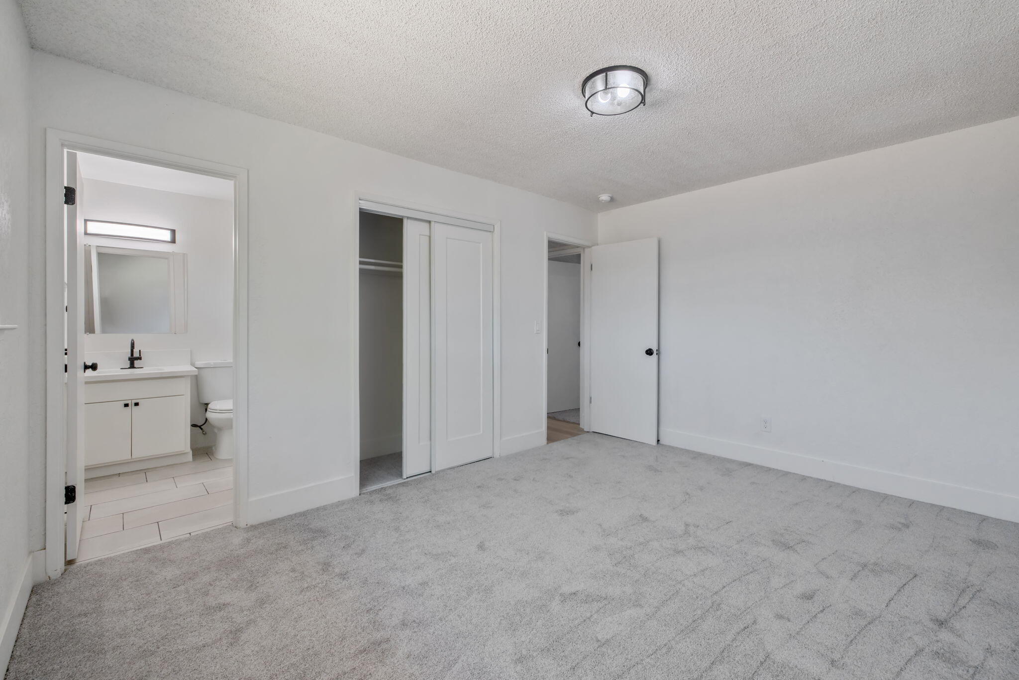 587 Sunset St, Kingsburg, CA 93631