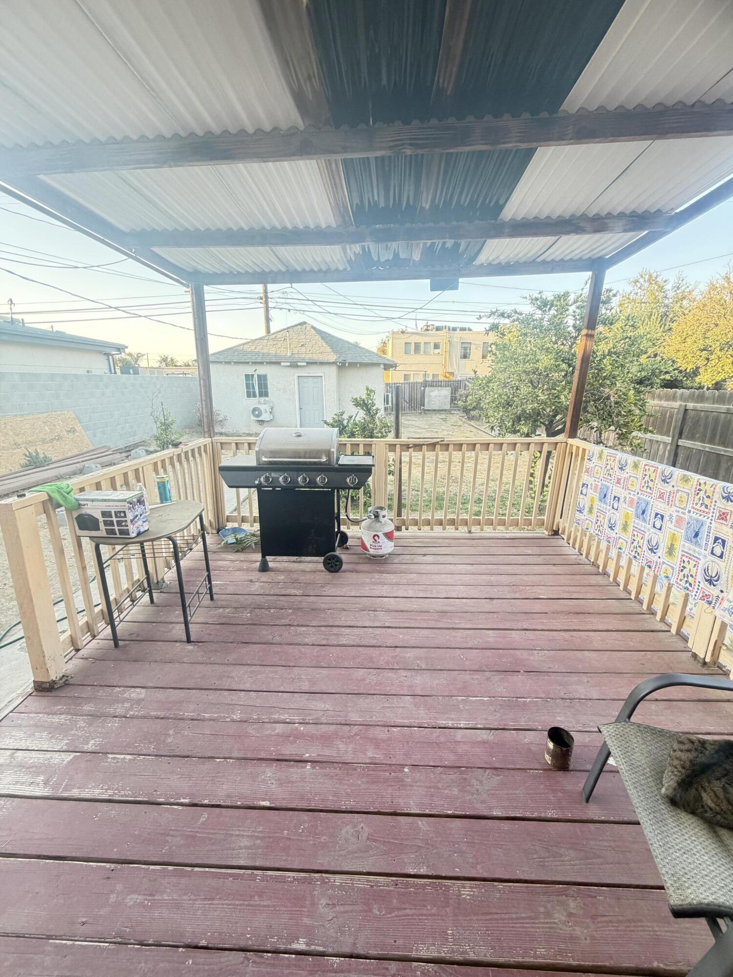 316 E 10th St, Hanford, CA 93230
