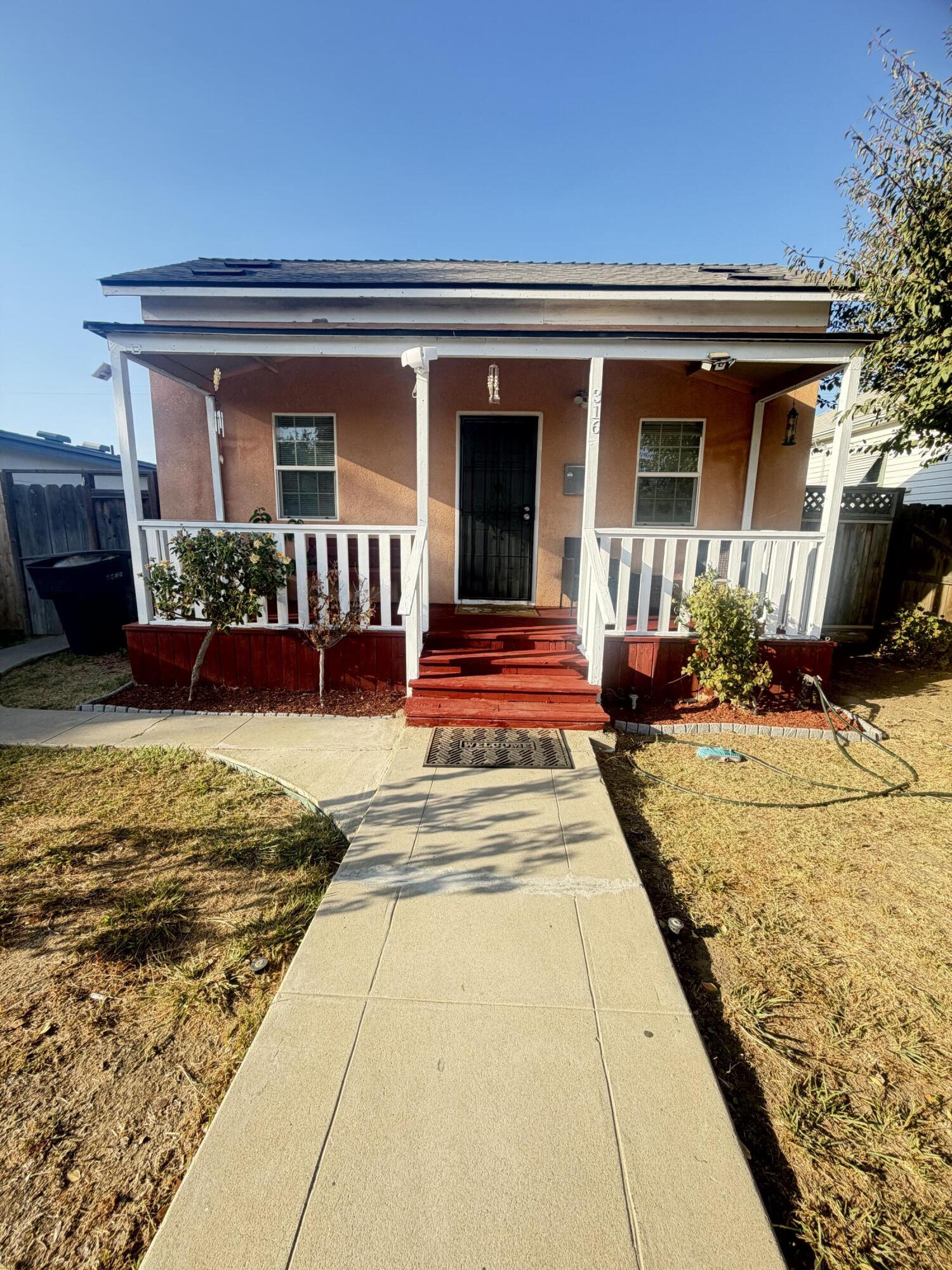 316 E 10th St, Hanford, CA 93230