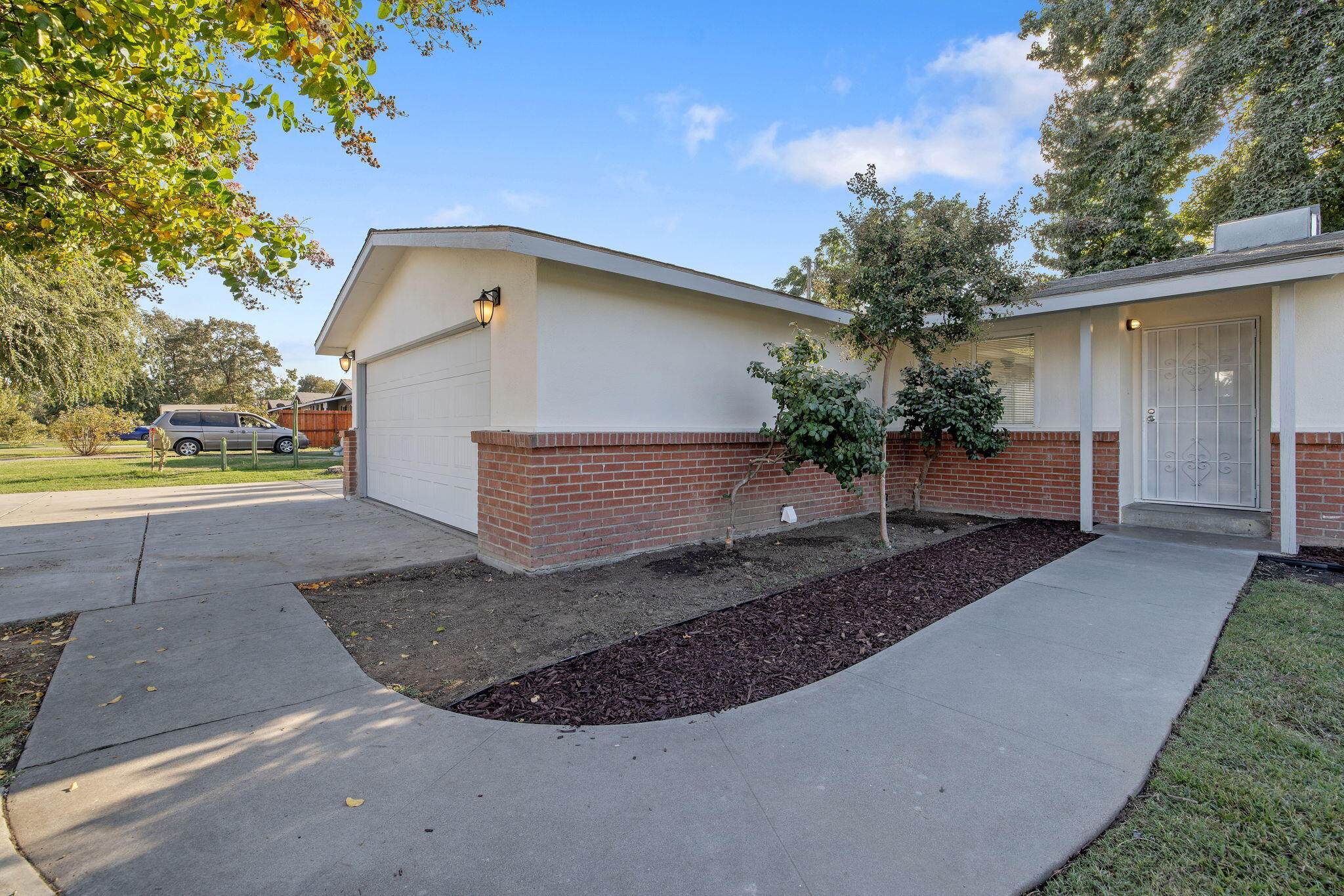 151 N C St, Tulare, CA 93274