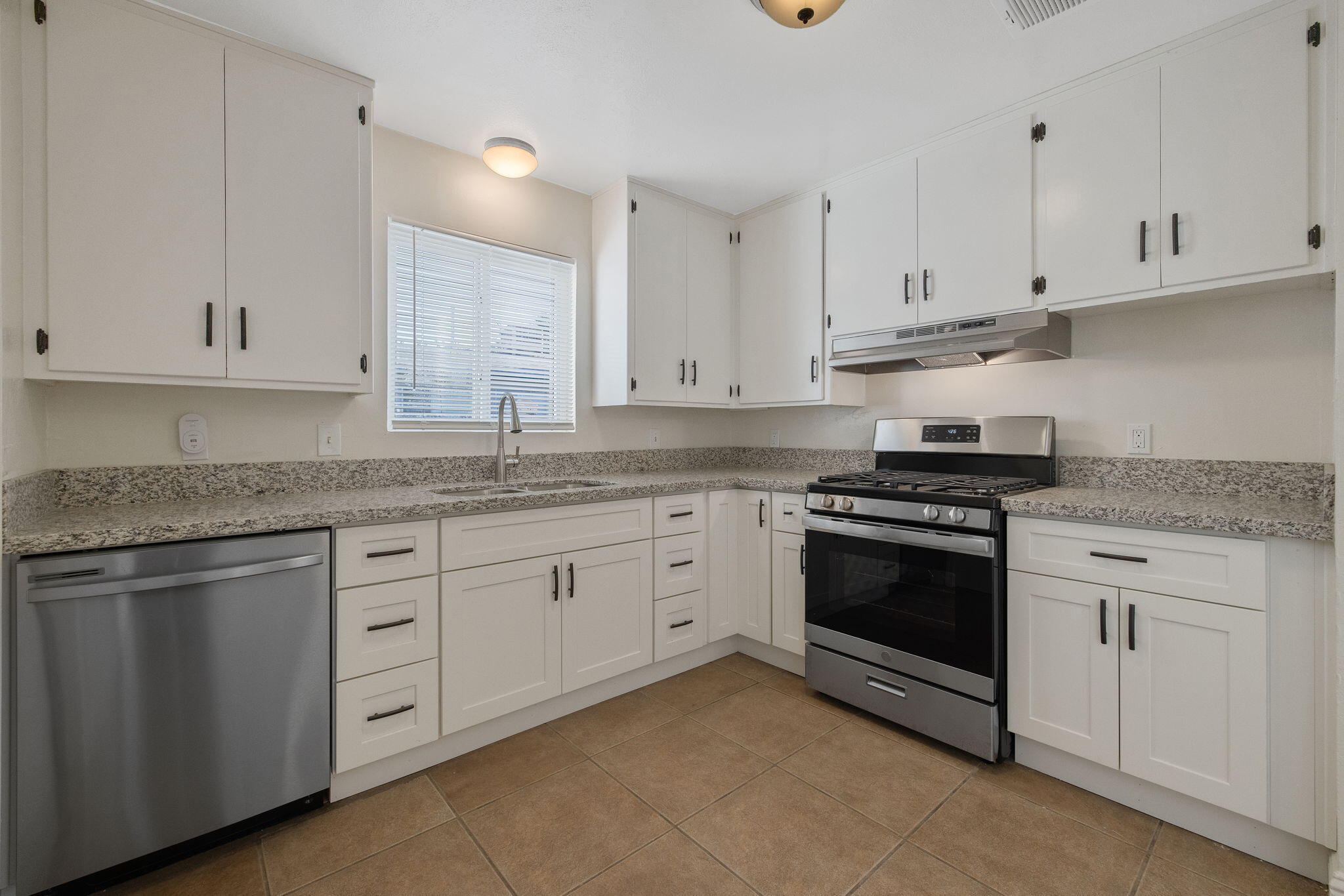 151 N C St, Tulare, CA 93274