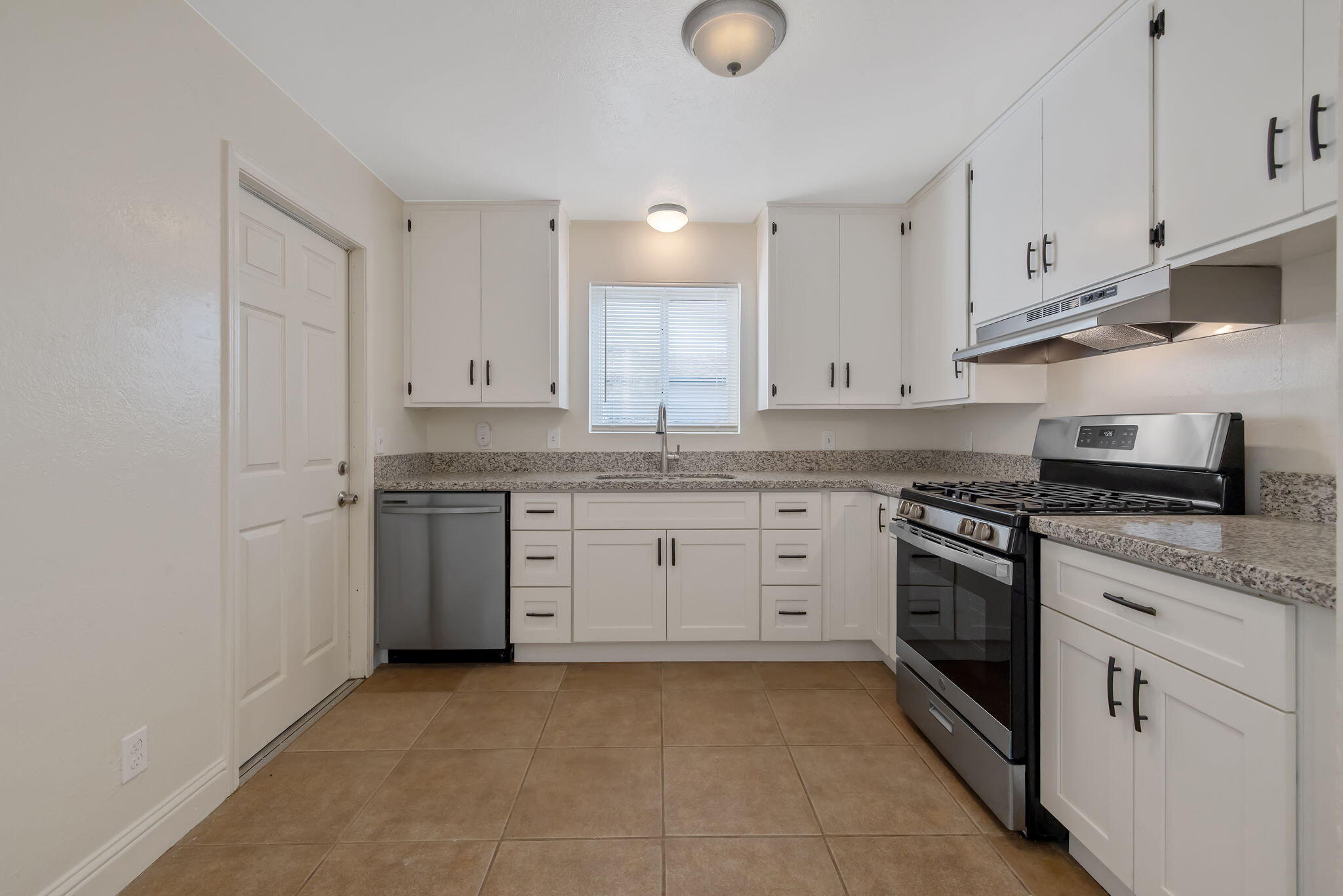 151 N C St, Tulare, CA 93274