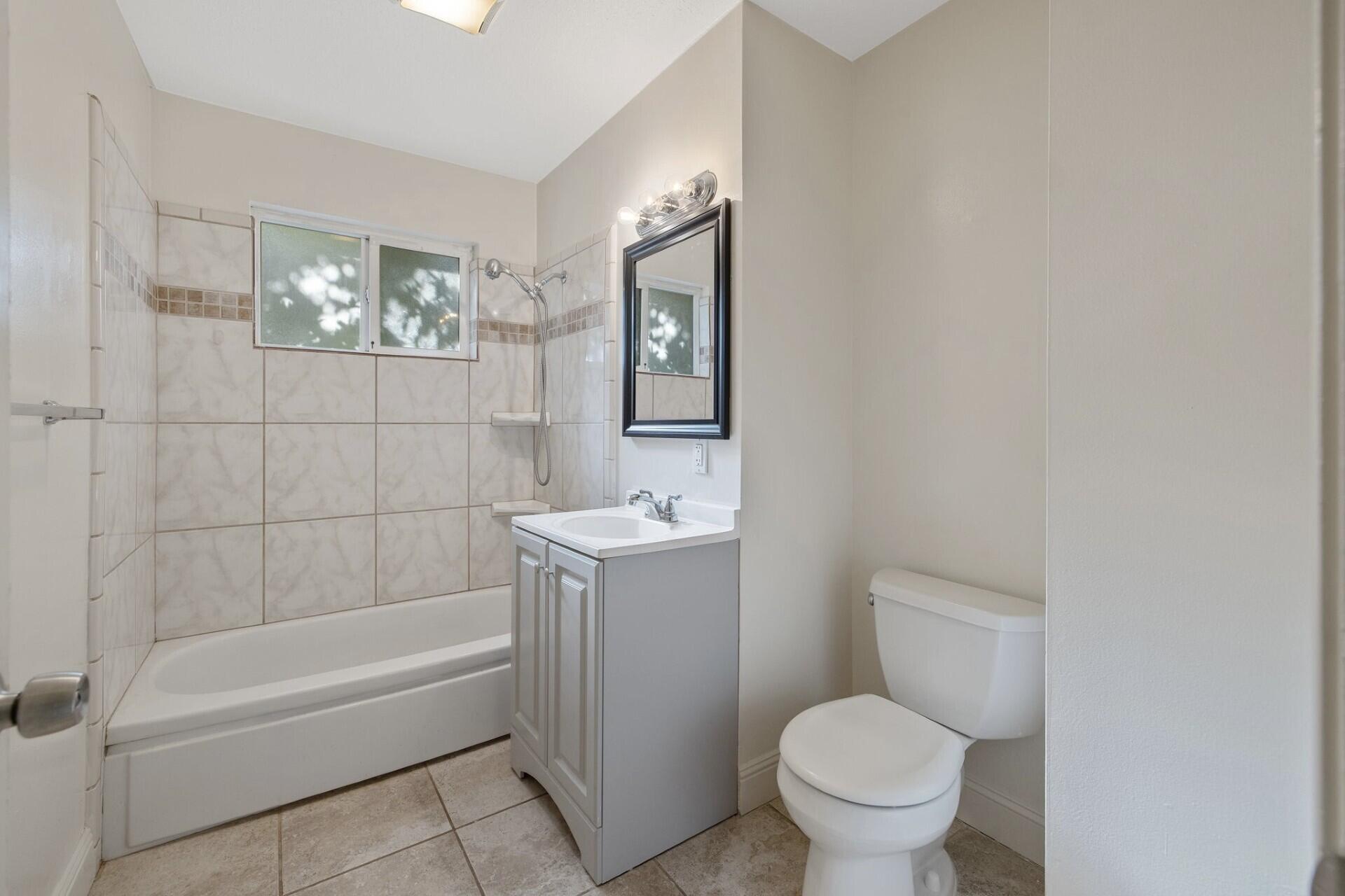 151 N C St, Tulare, CA 93274