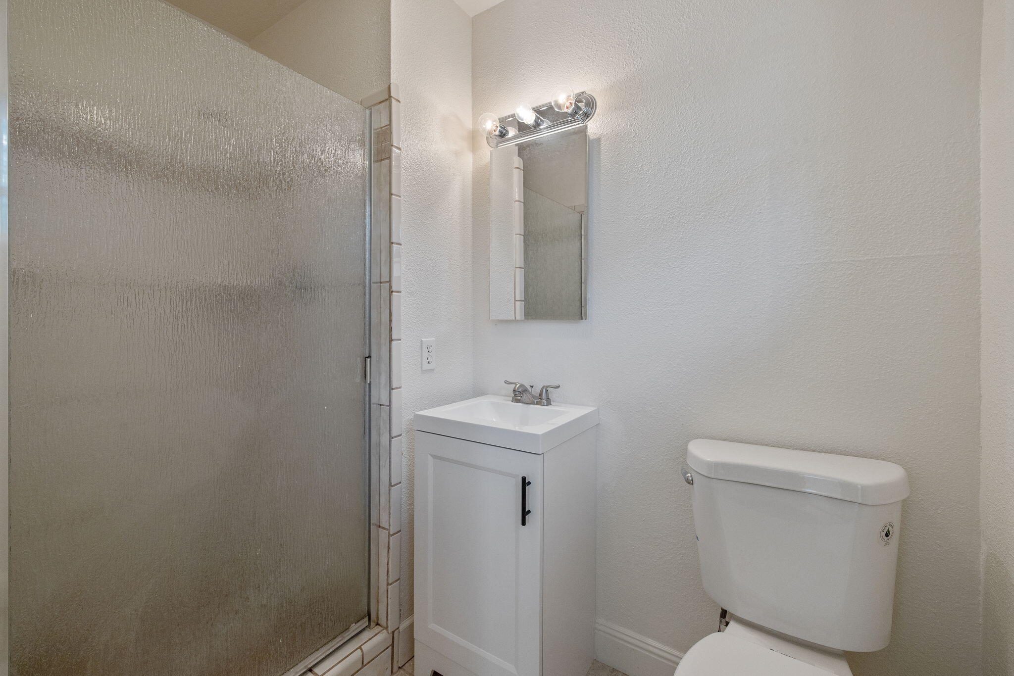 151 N C St, Tulare, CA 93274