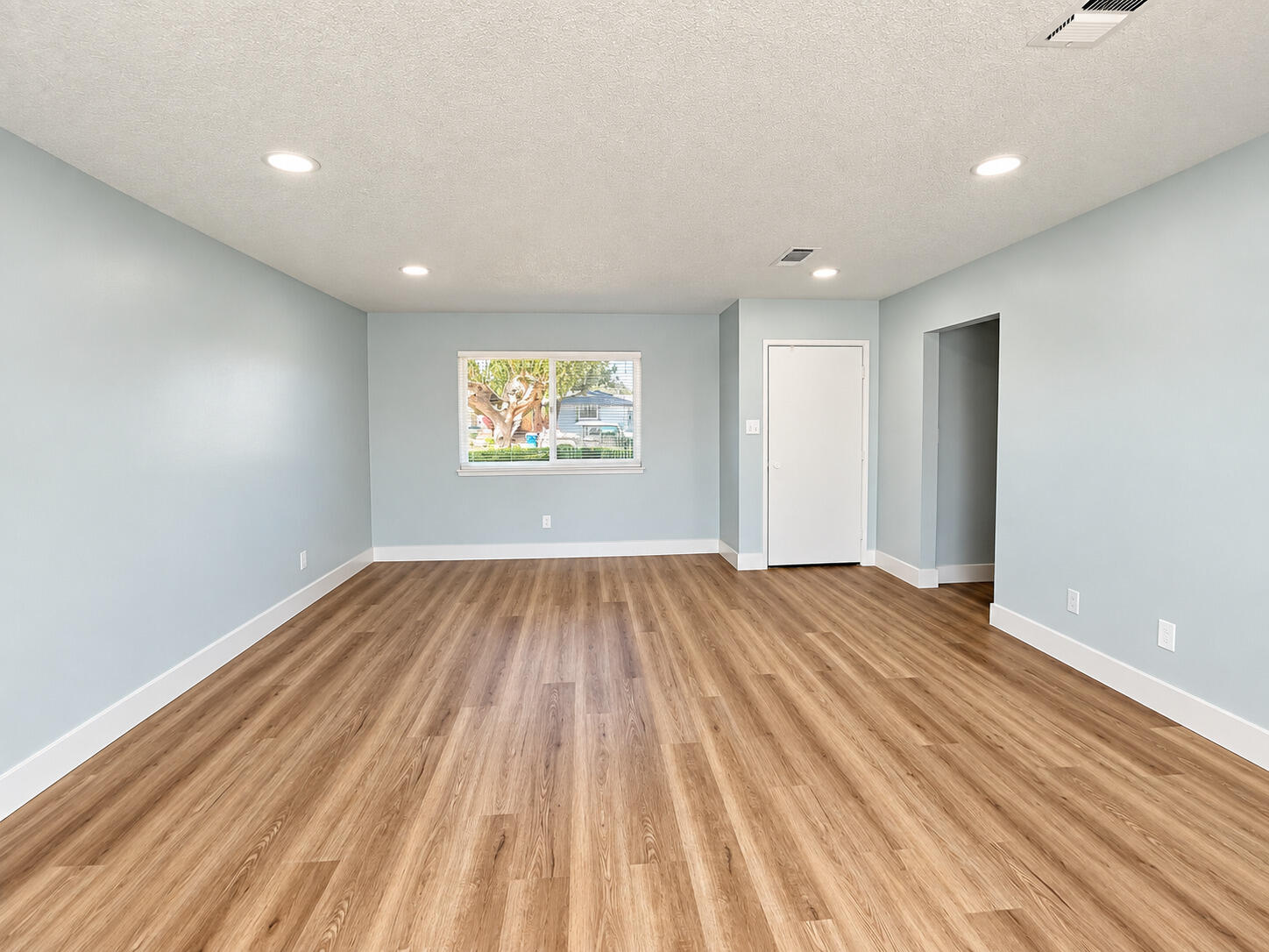 1565 Lark St, Hanford, CA 93230