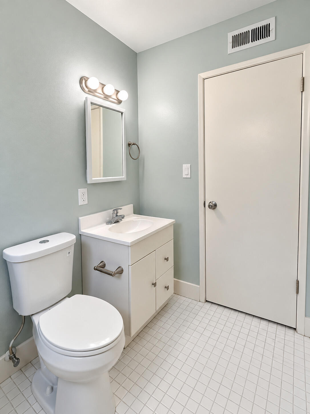 1565 Lark St, Hanford, CA 93230