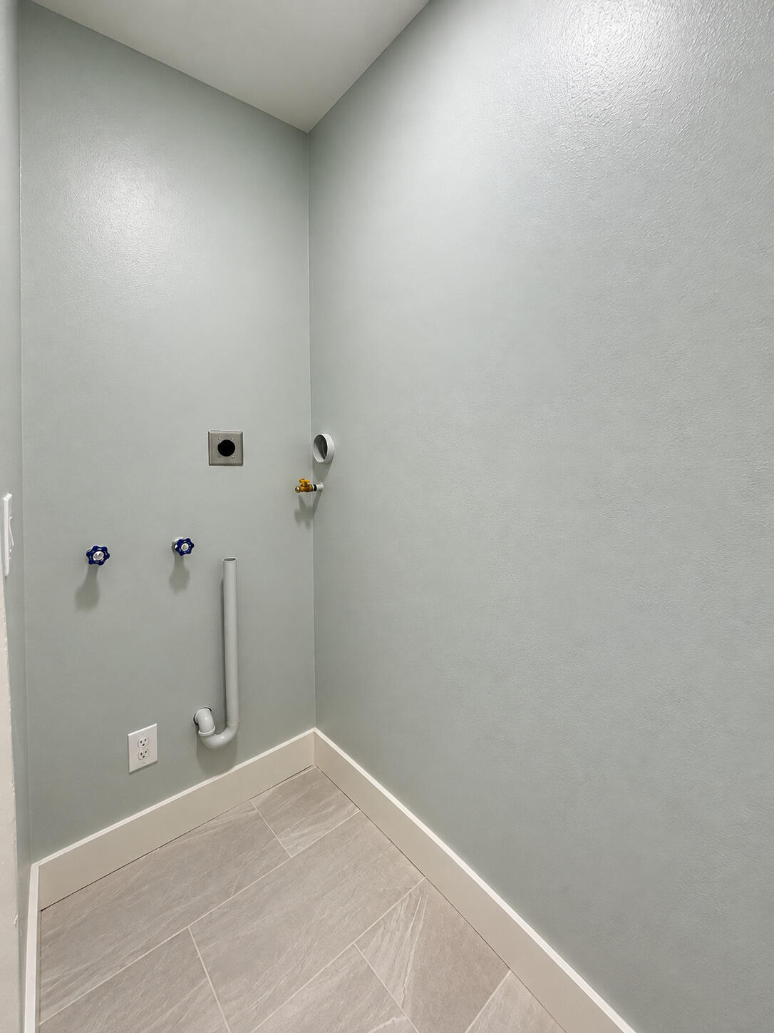 1565 Lark St, Hanford, CA 93230