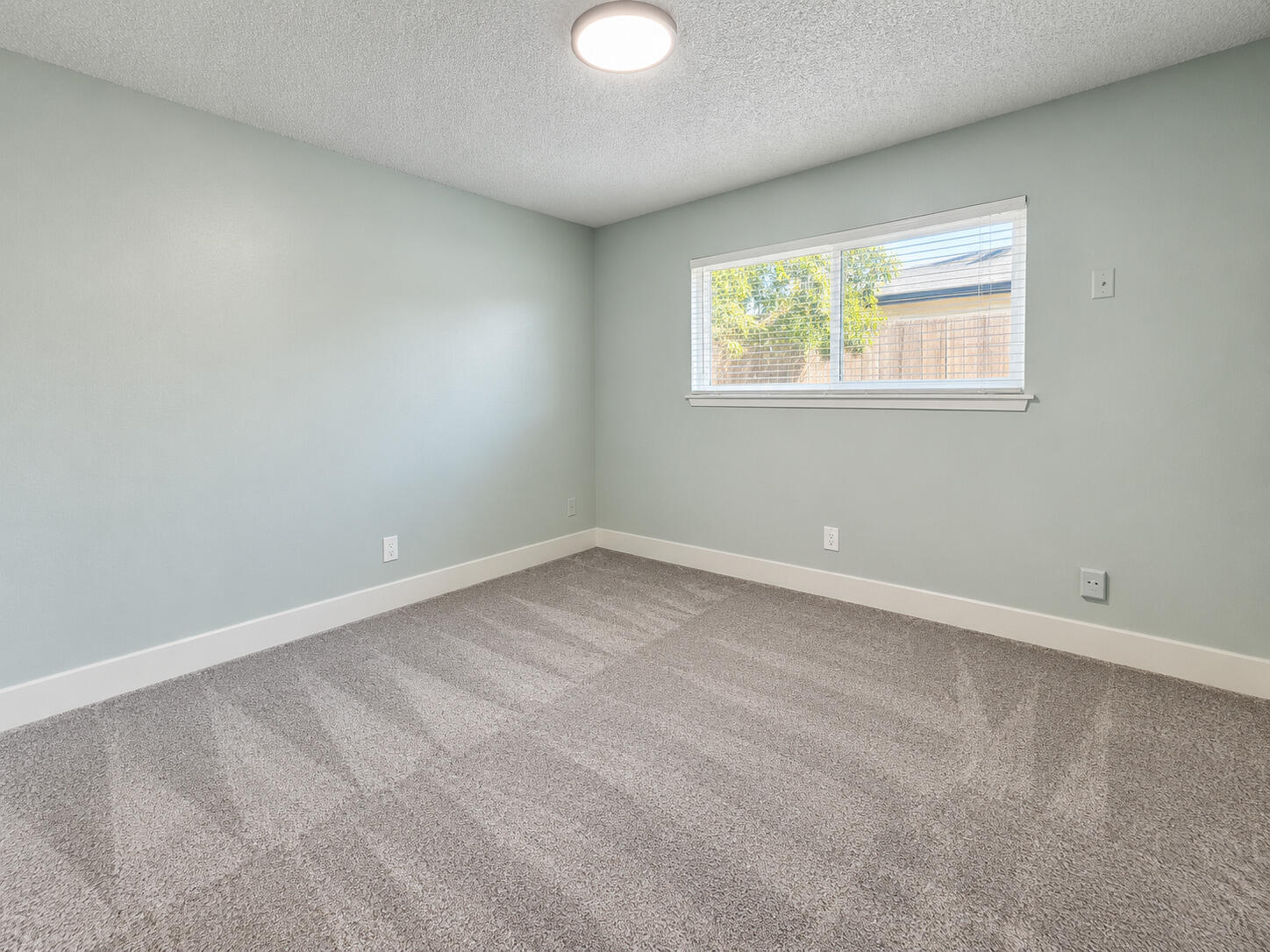 1565 Lark St, Hanford, CA 93230