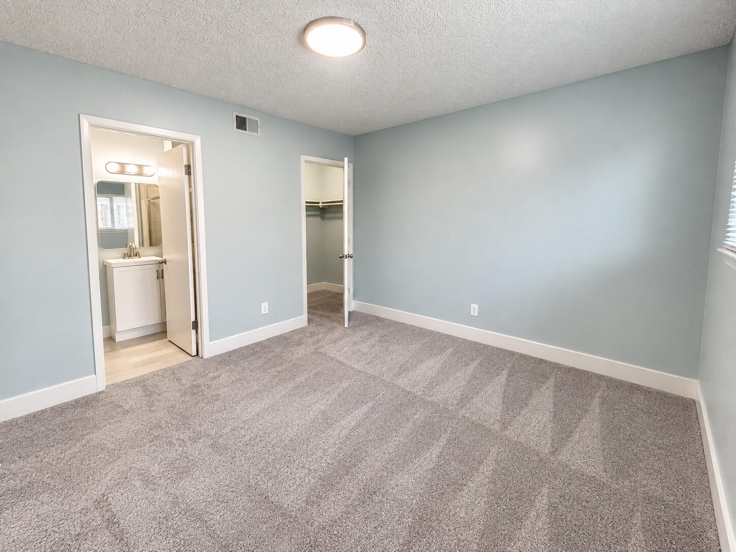 1565 Lark St, Hanford, CA 93230