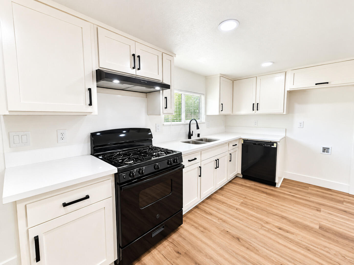 141 W Ashlan Ave, Fresno, CA 93705