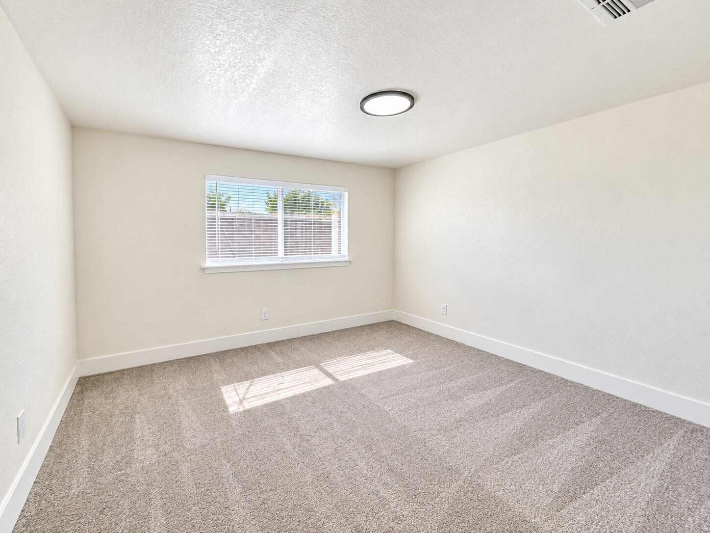 141 W Ashlan Ave, Fresno, CA 93705
