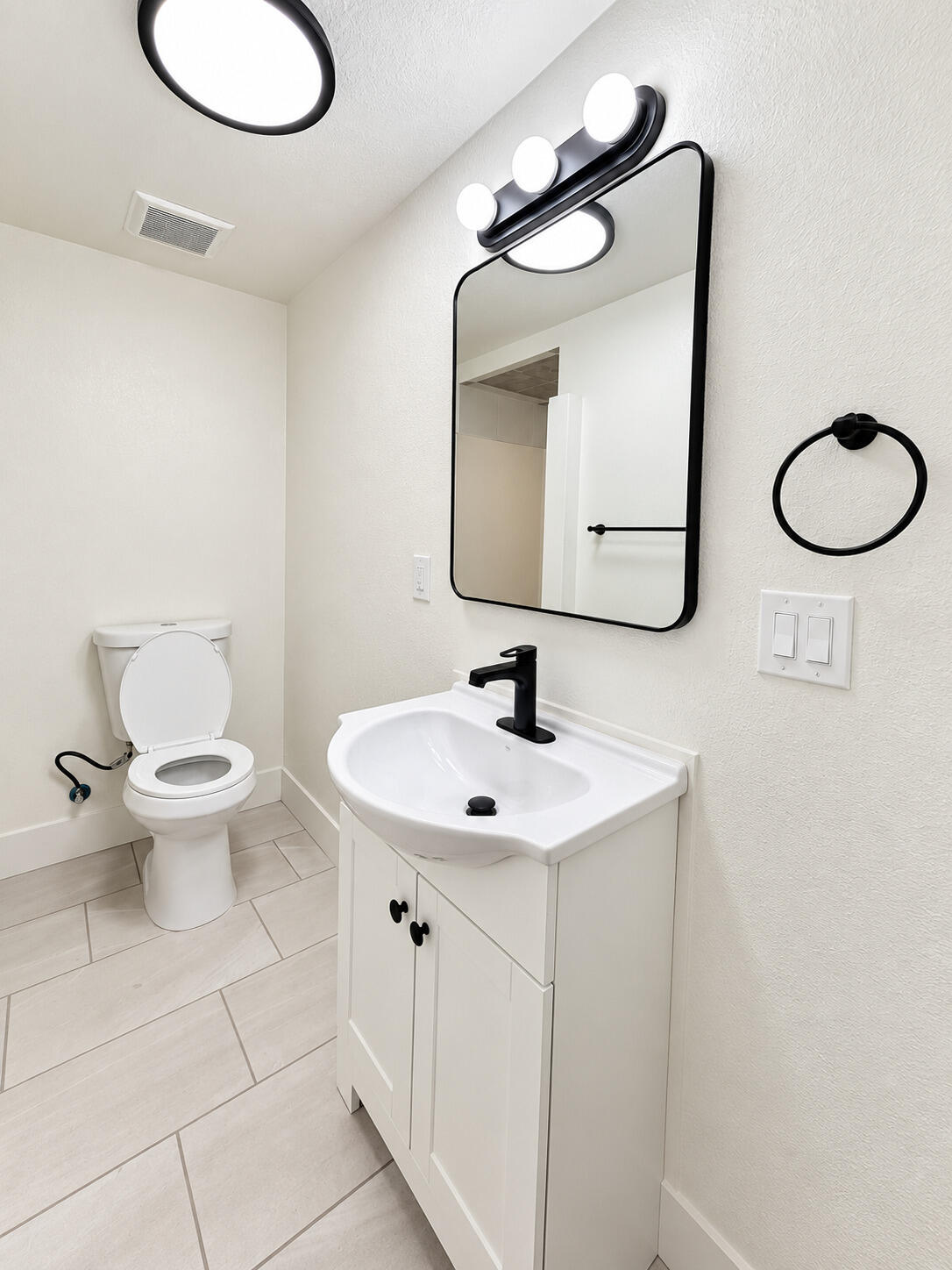 141 W Ashlan Ave, Fresno, CA 93705