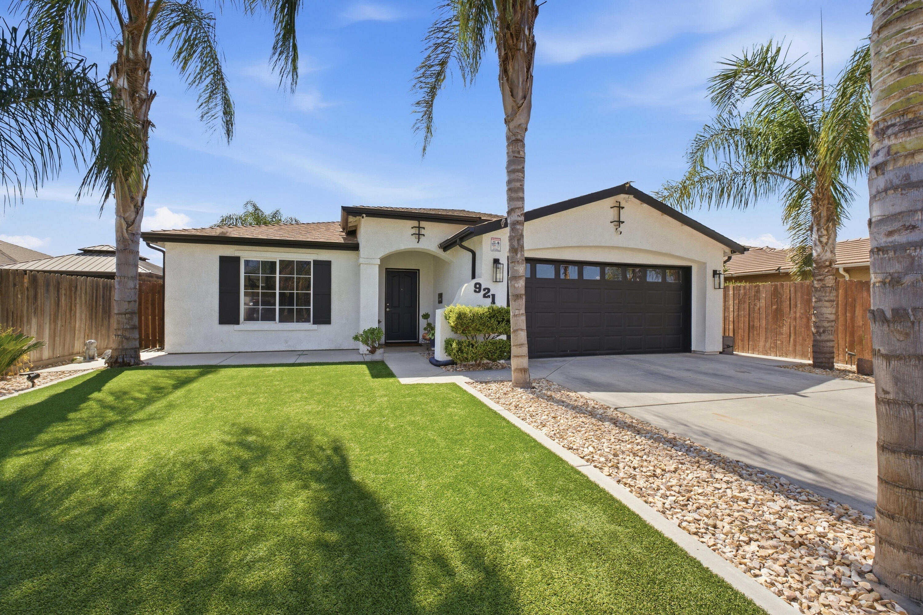 921 Lybarger Ave, Porterville, CA 93257