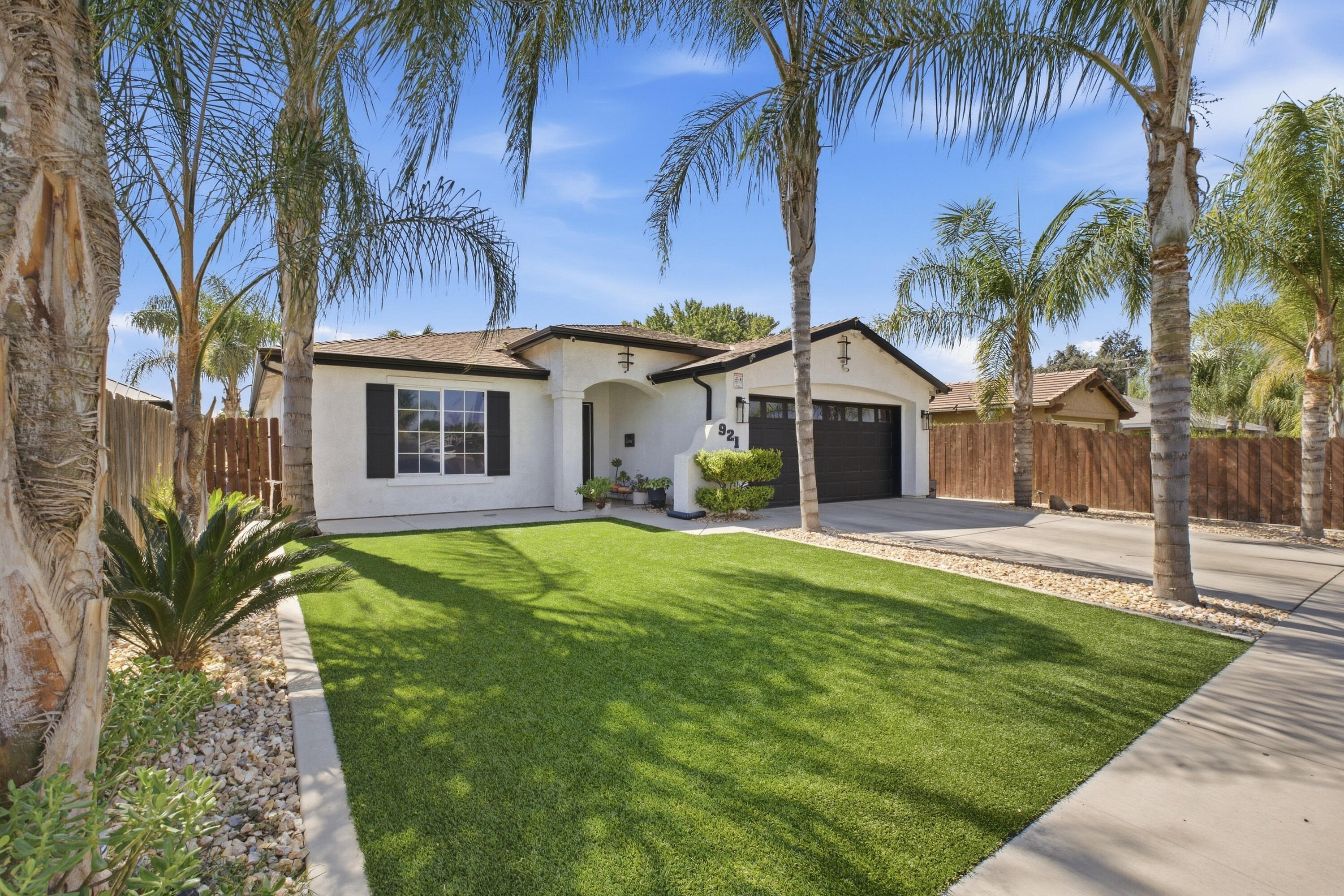 921 Lybarger Ave, Porterville, CA 93257