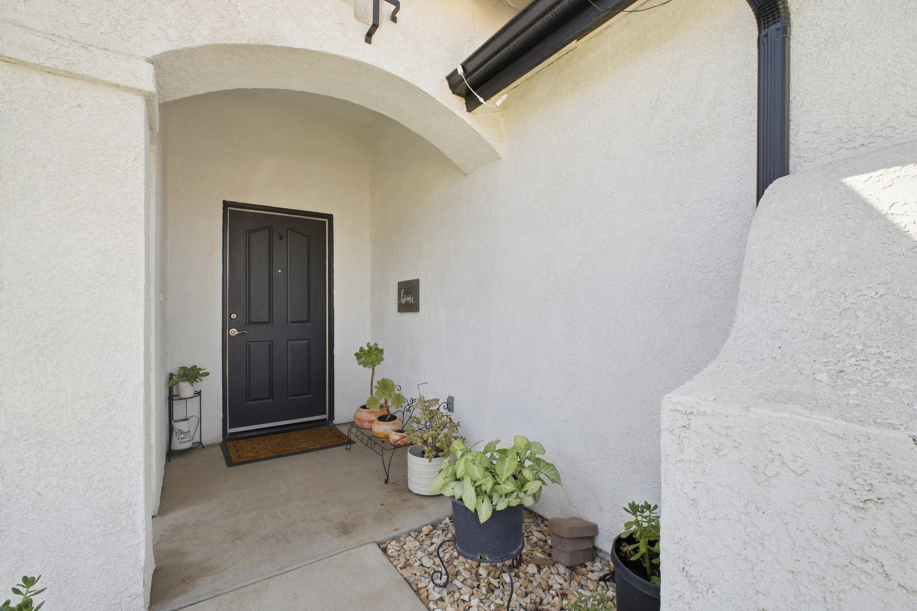 921 Lybarger Ave, Porterville, CA 93257