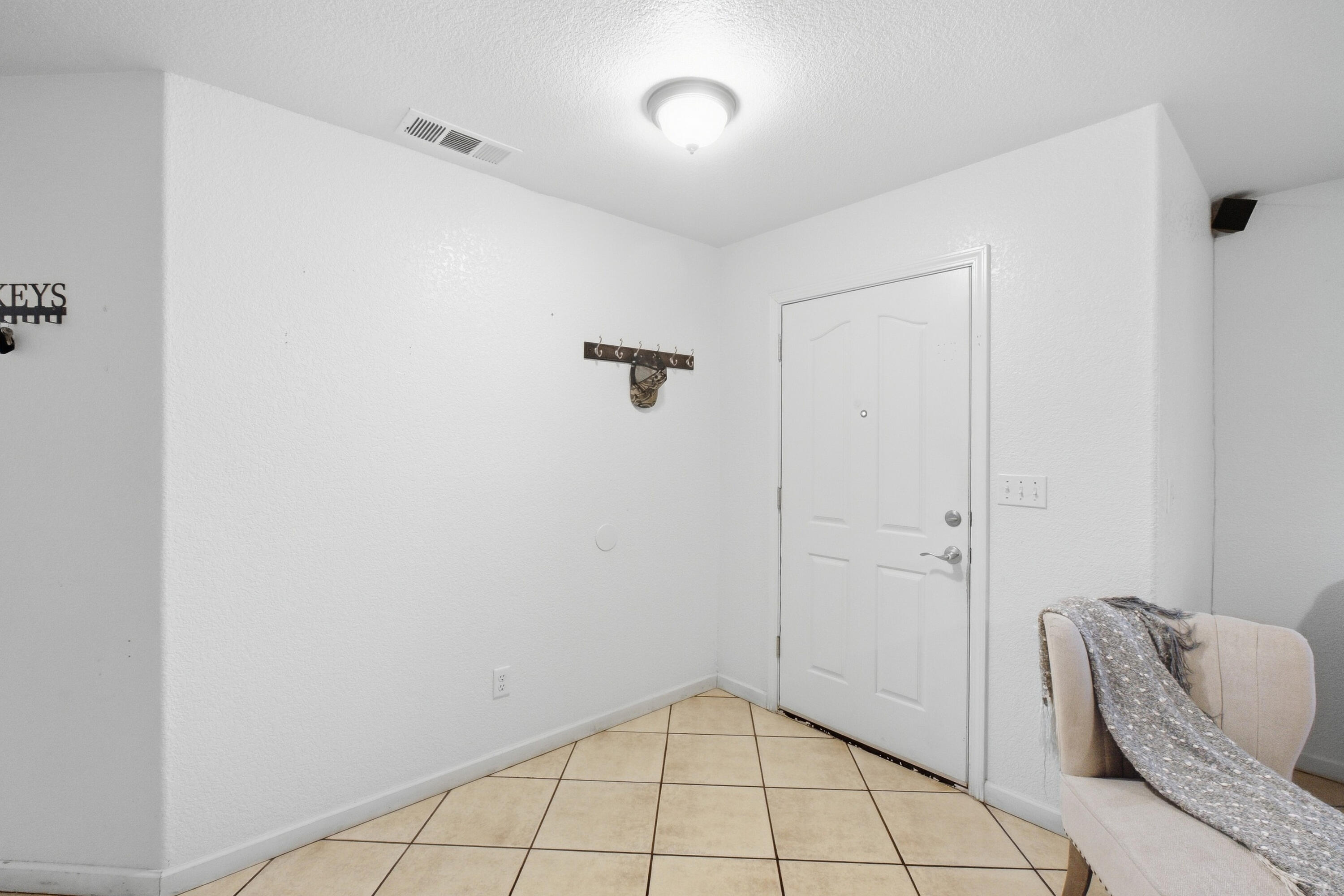 921 Lybarger Ave, Porterville, CA 93257