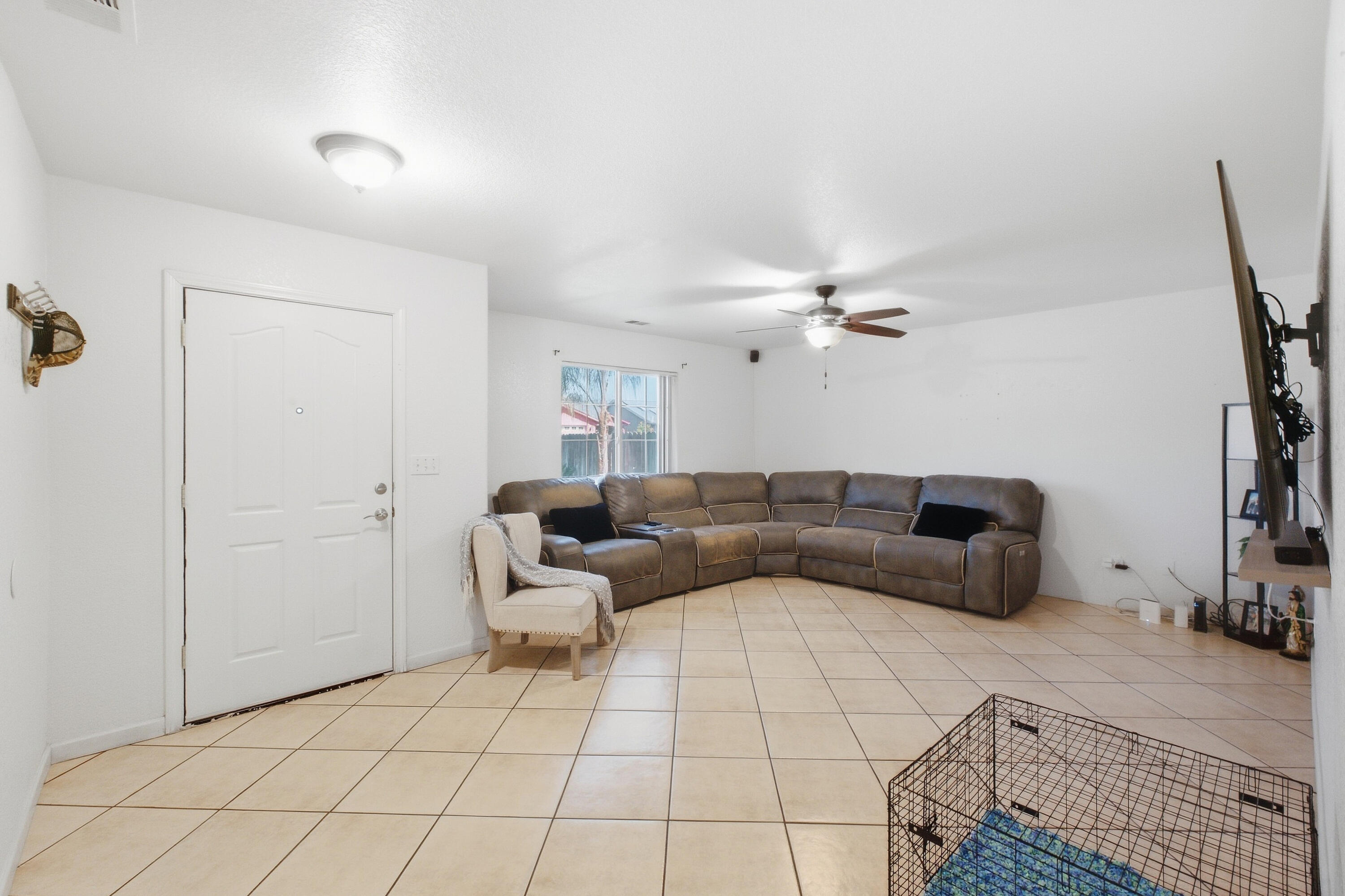 921 Lybarger Ave, Porterville, CA 93257