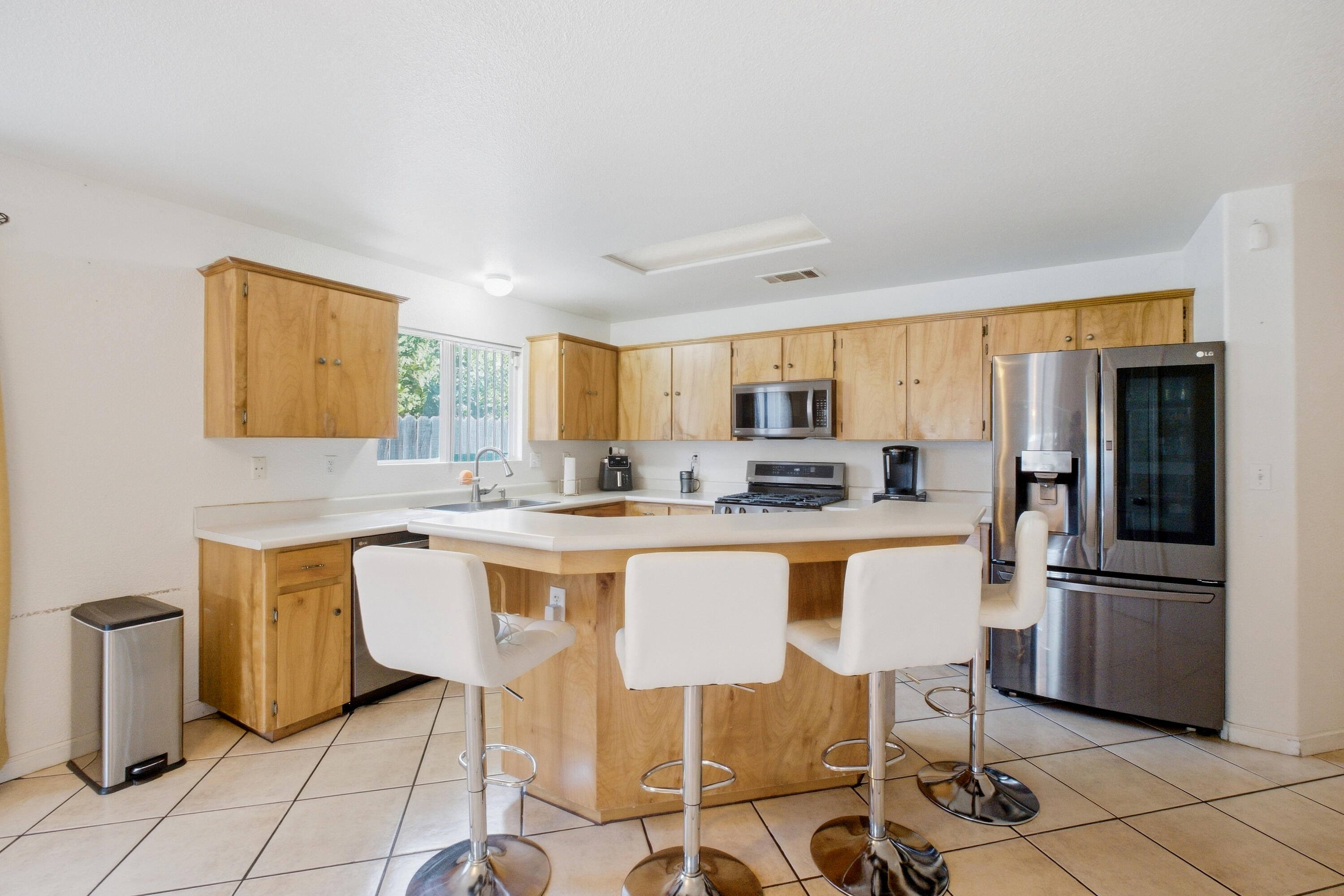 921 Lybarger Ave, Porterville, CA 93257