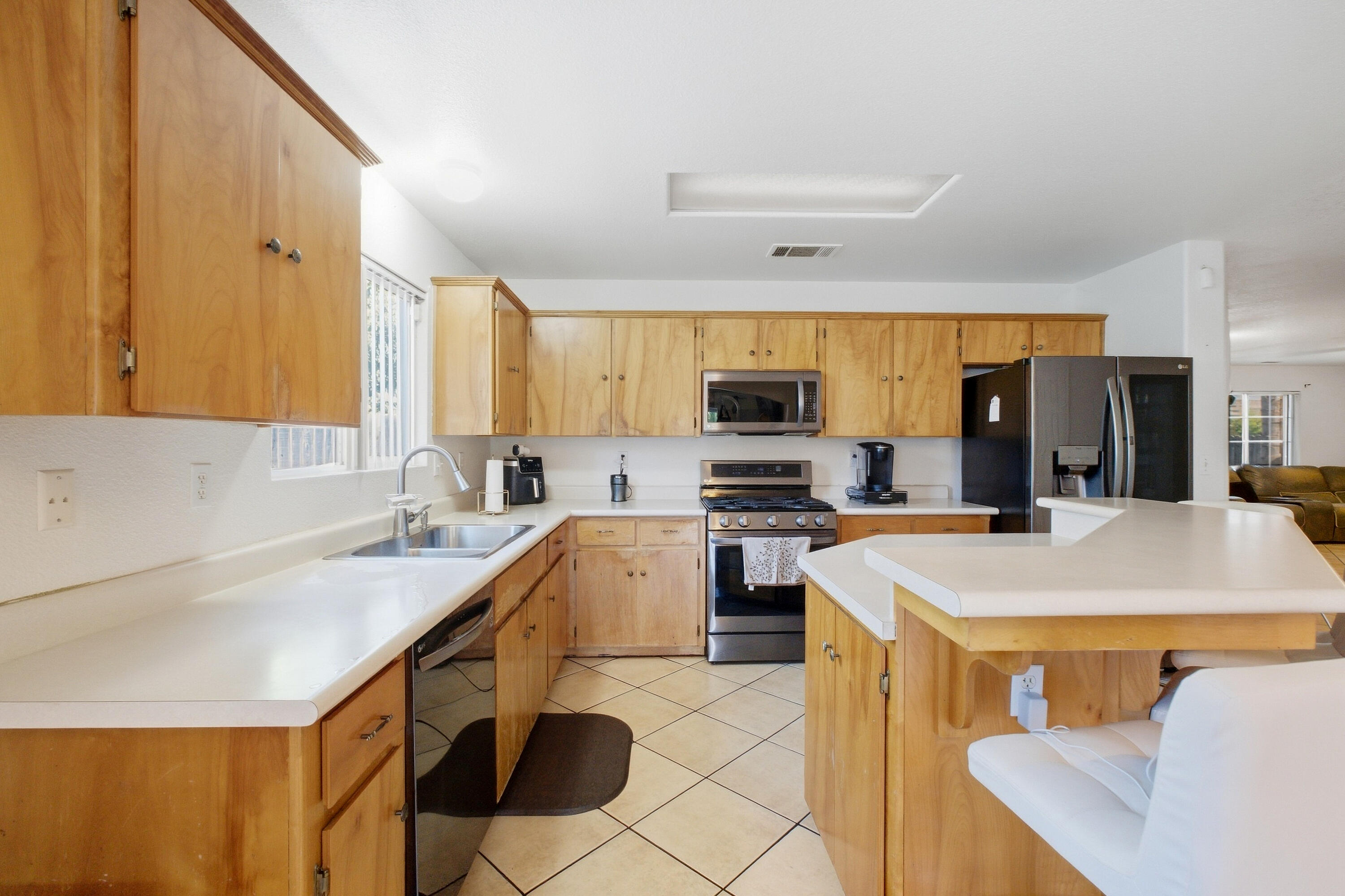 921 Lybarger Ave, Porterville, CA 93257