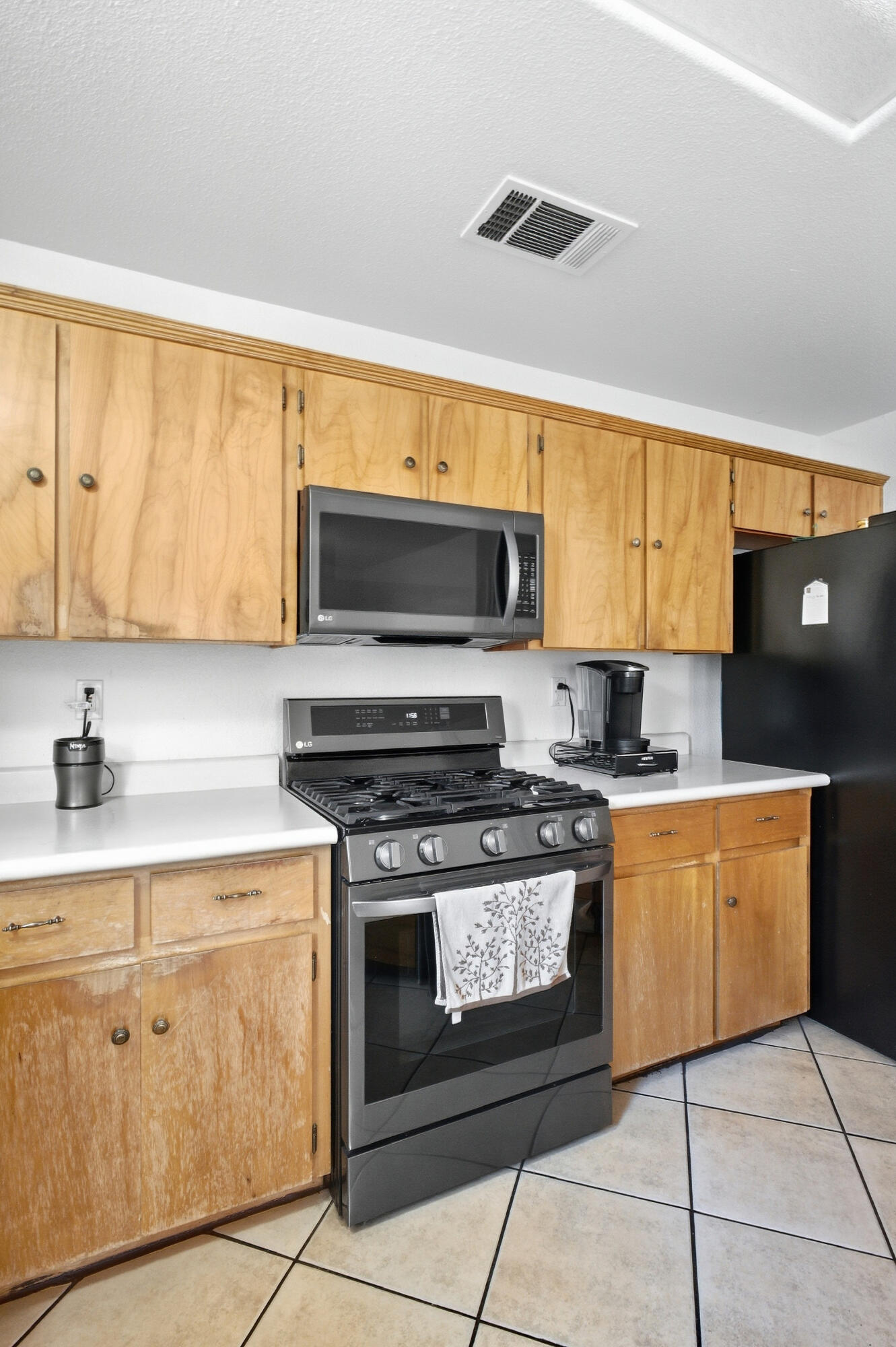 921 Lybarger Ave, Porterville, CA 93257