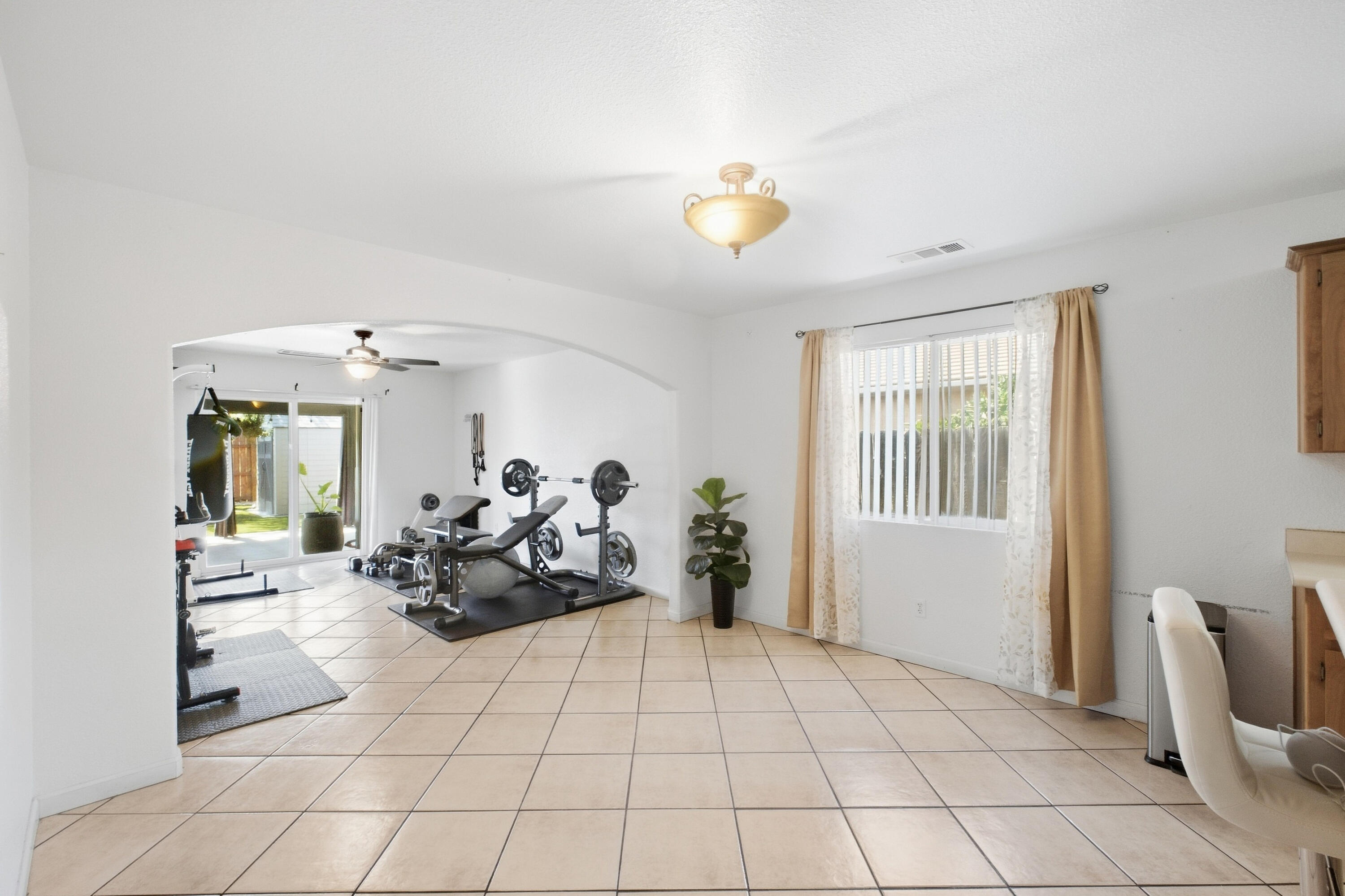921 Lybarger Ave, Porterville, CA 93257