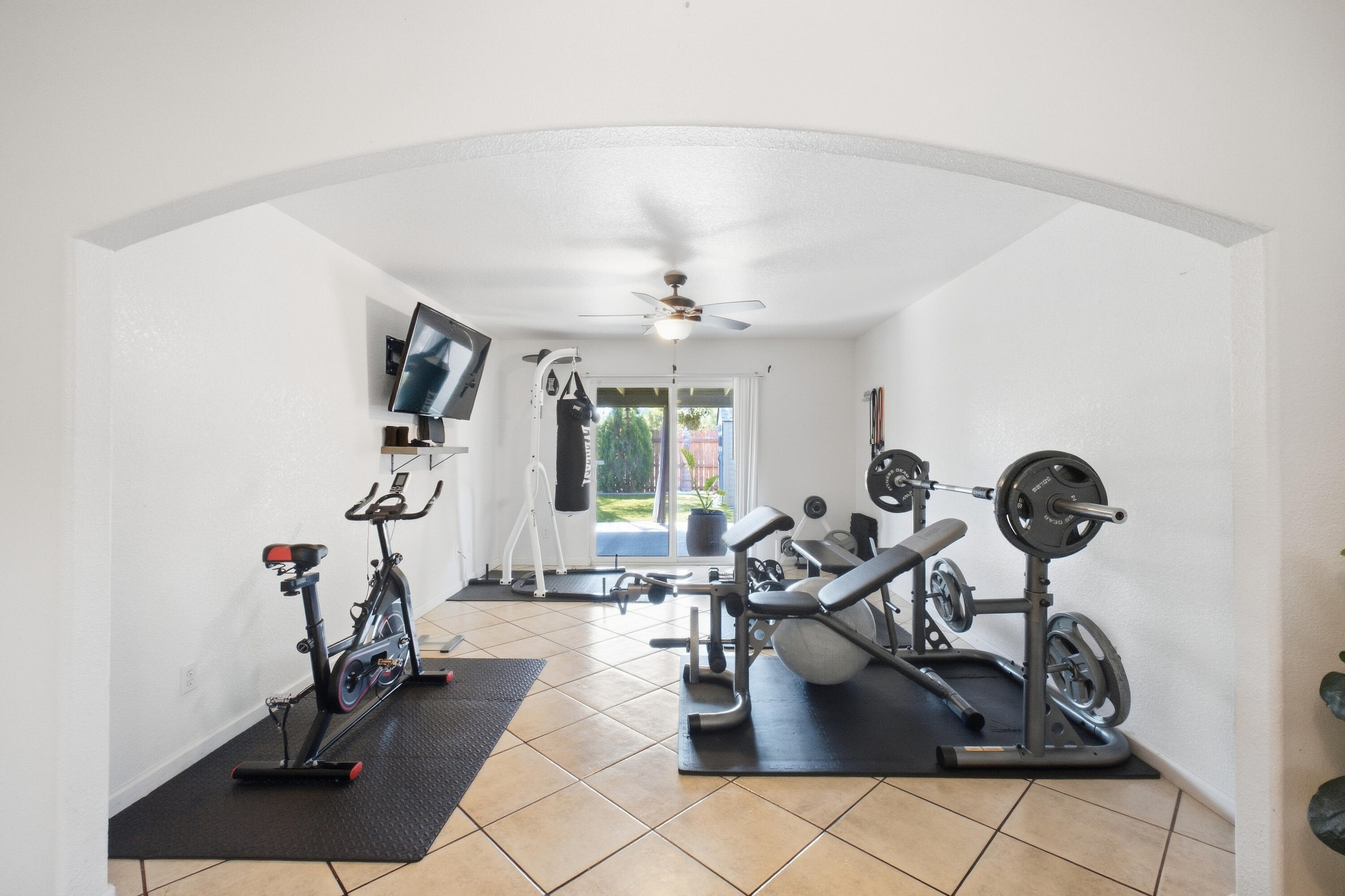 921 Lybarger Ave, Porterville, CA 93257
