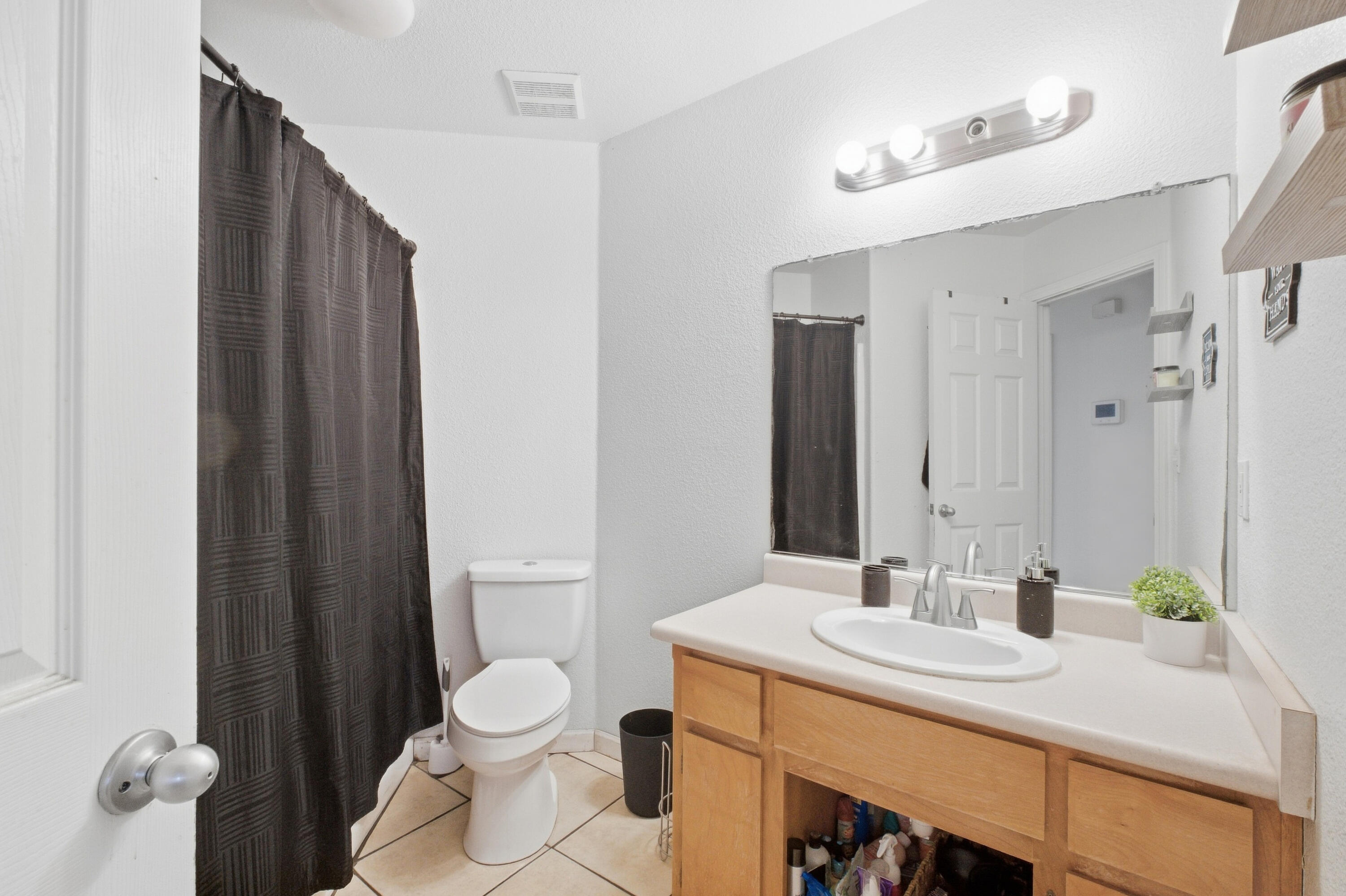 921 Lybarger Ave, Porterville, CA 93257