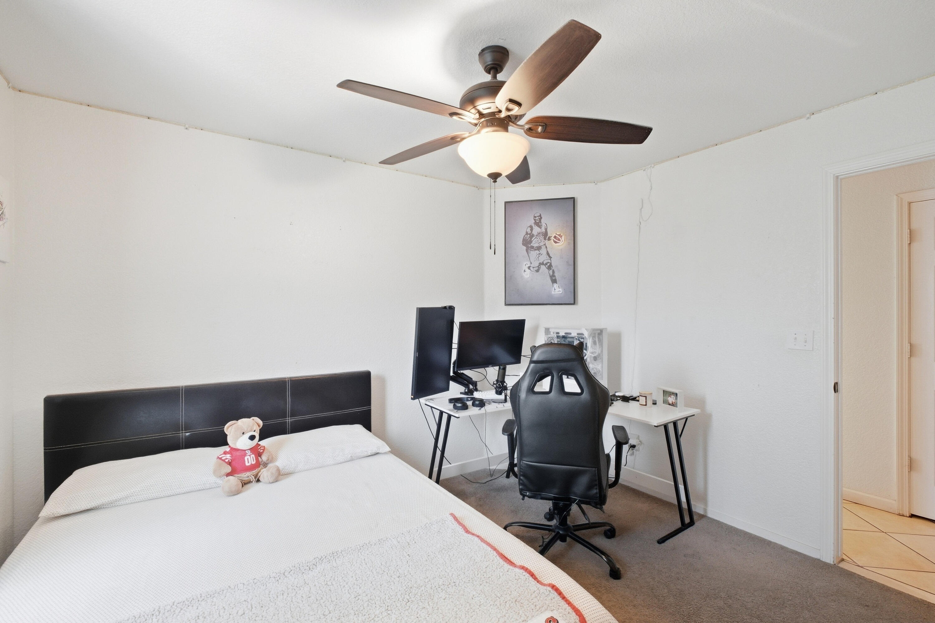 921 Lybarger Ave, Porterville, CA 93257